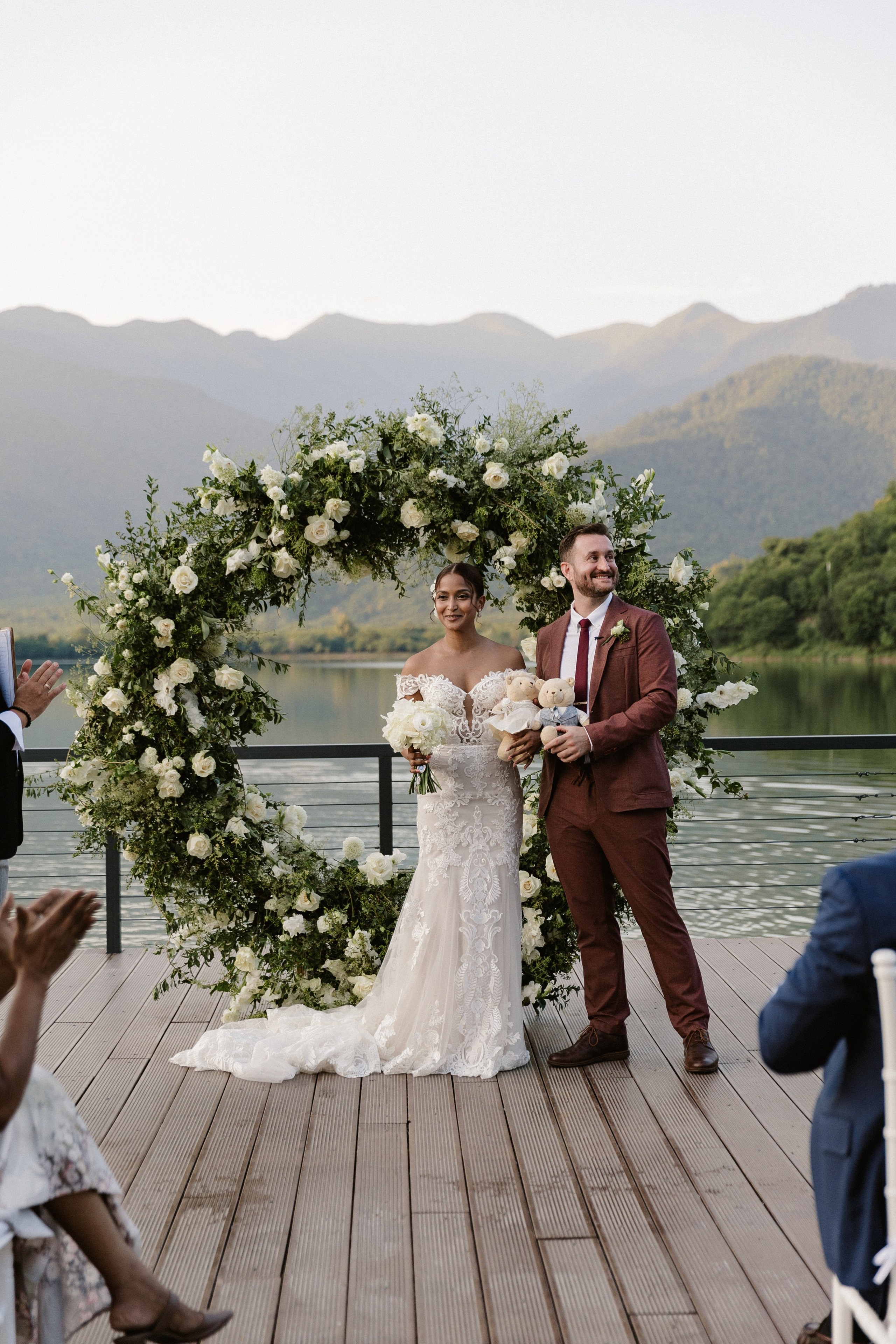 Thesakaya and Kevin. Photographer Anna Nazarenko