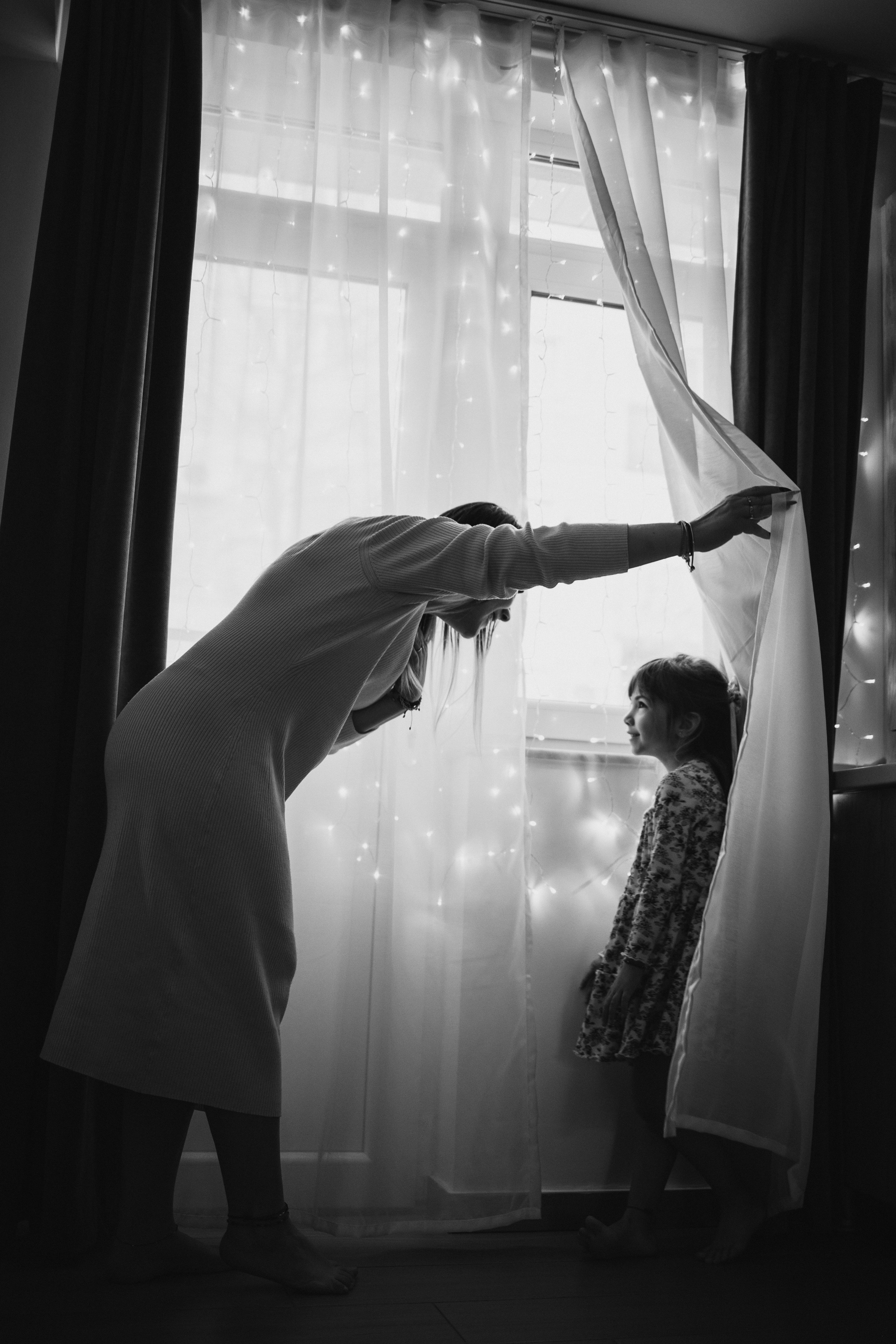 Ședință foto de Crăciun acasă, Amara și Ionuț. Fotograf de familie în Oradea Katsiaryna Ciortan