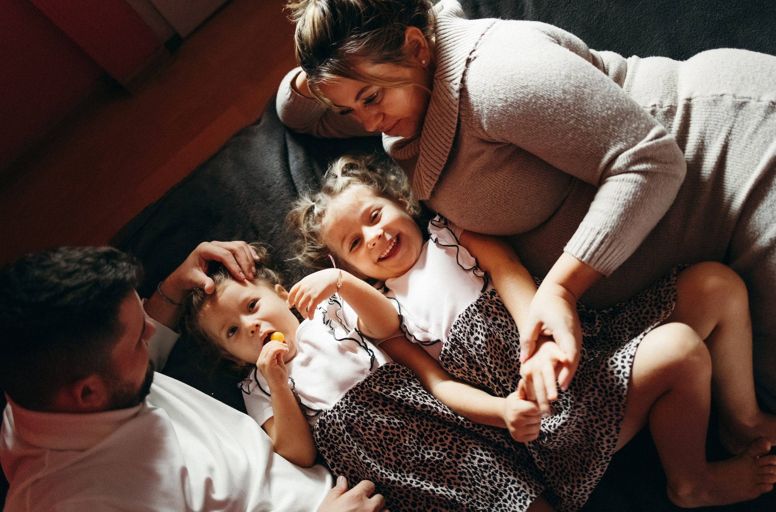 Ședințe foto de familie în Oradea realizate de Katsiaryna Ciortan. Fotograf de familie în Oradea Katsiaryna Ciortan