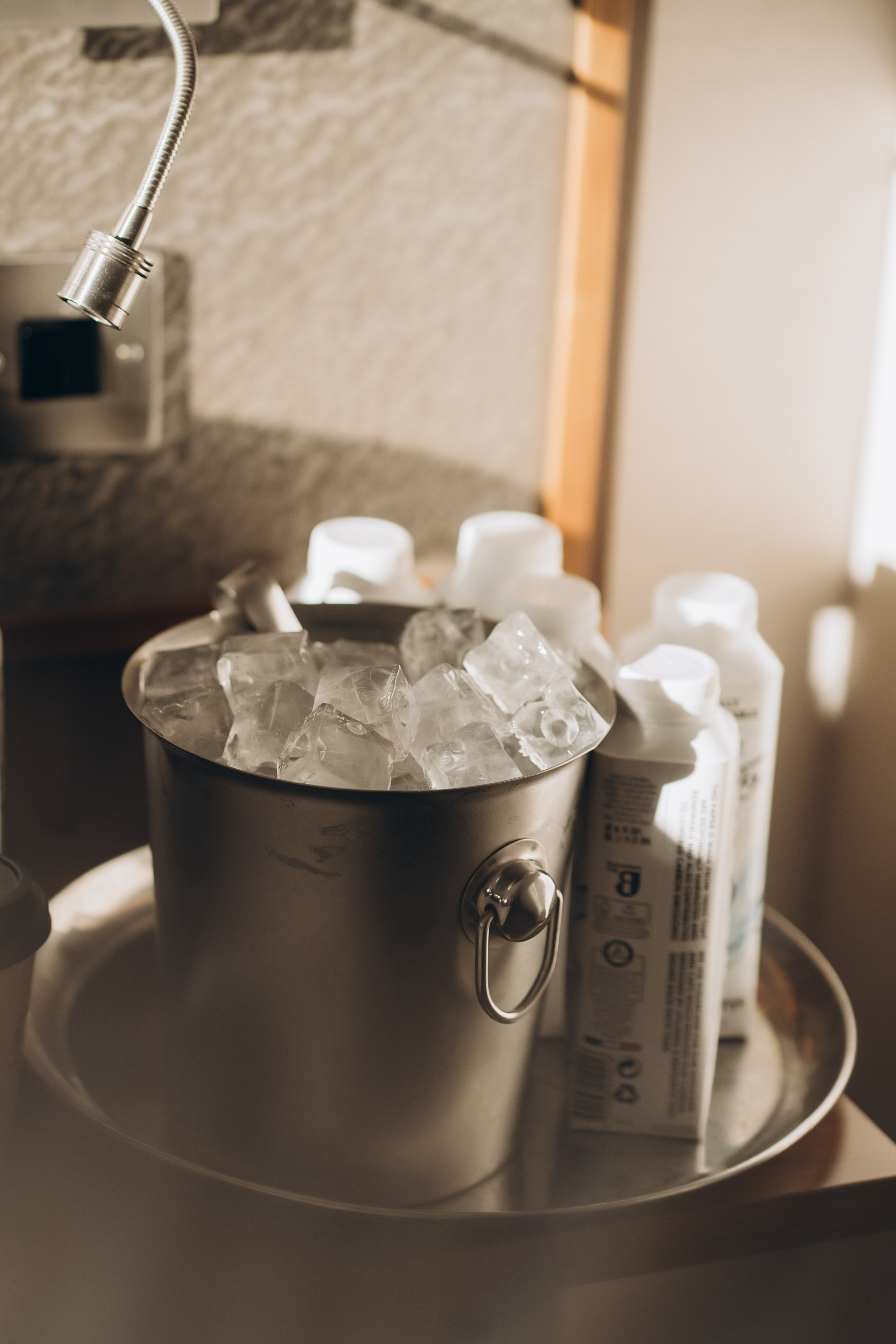 Megan & Oneias. Main