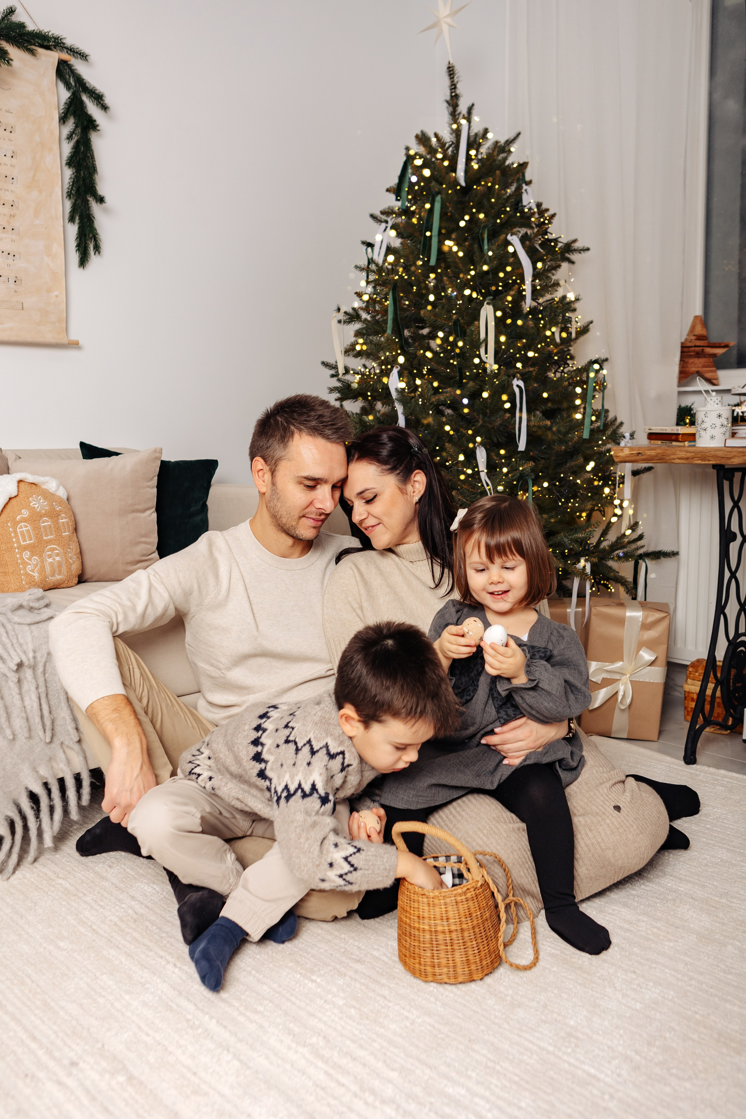 Familia Codreanu. Cristina Andronache fotograf Brașov fotograf de familie fotograf de nunta Brașov