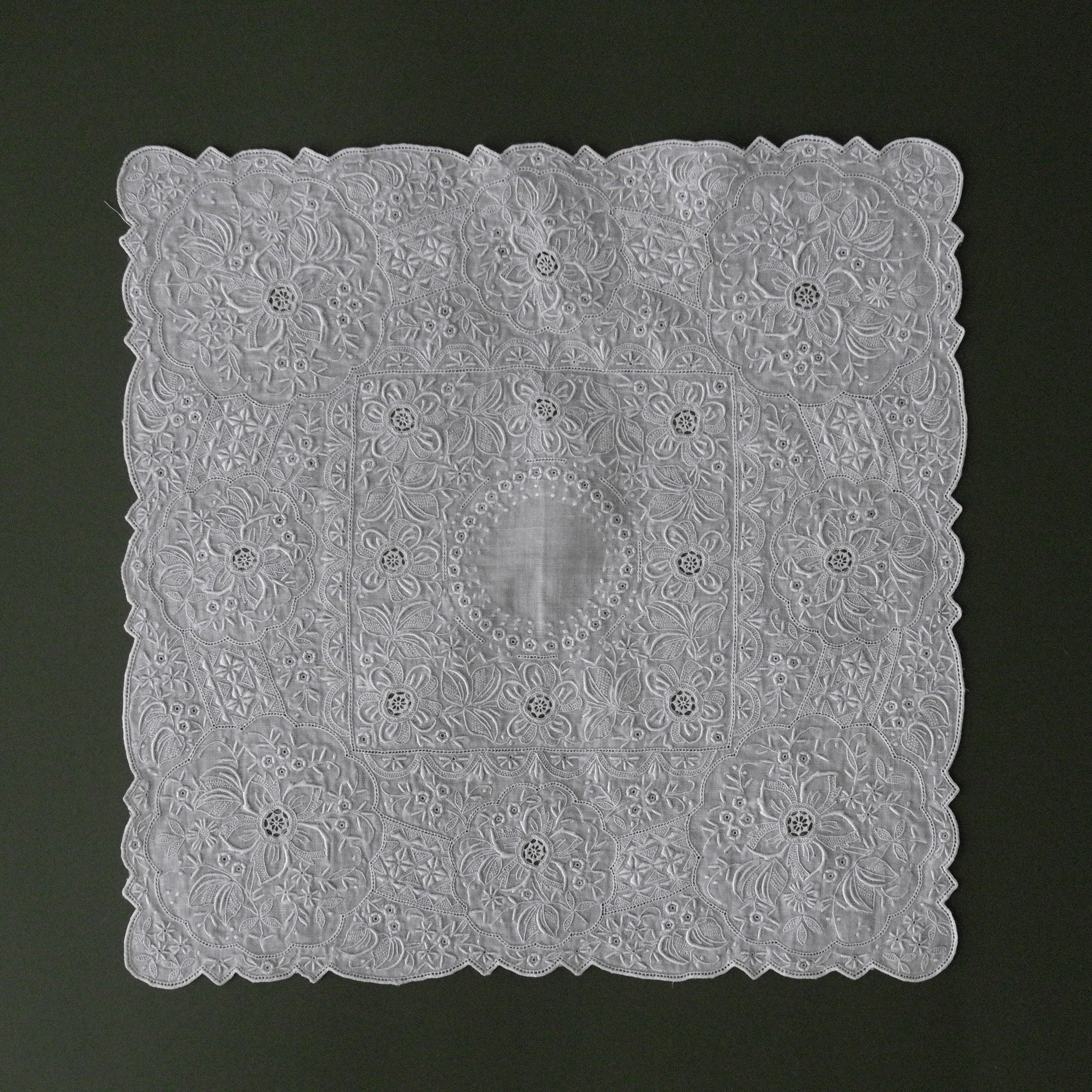 Lace napkins2. Современнные и актикварные украшения в Барселоне, Москве и Санкт-Петербурге