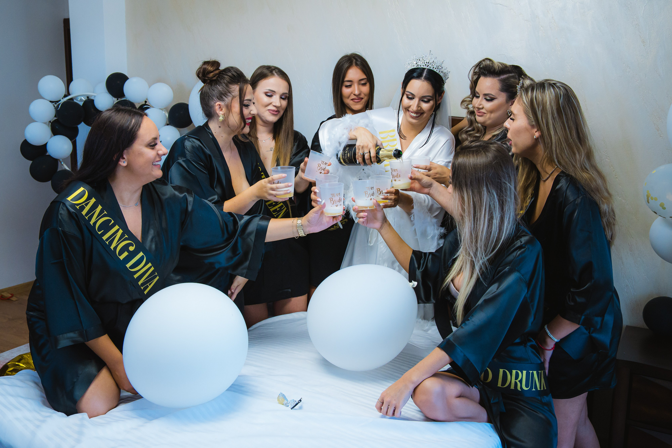 Bella & Adi. Foto Studio — Fotograf de evenimente, nunti, botezuri, portrete