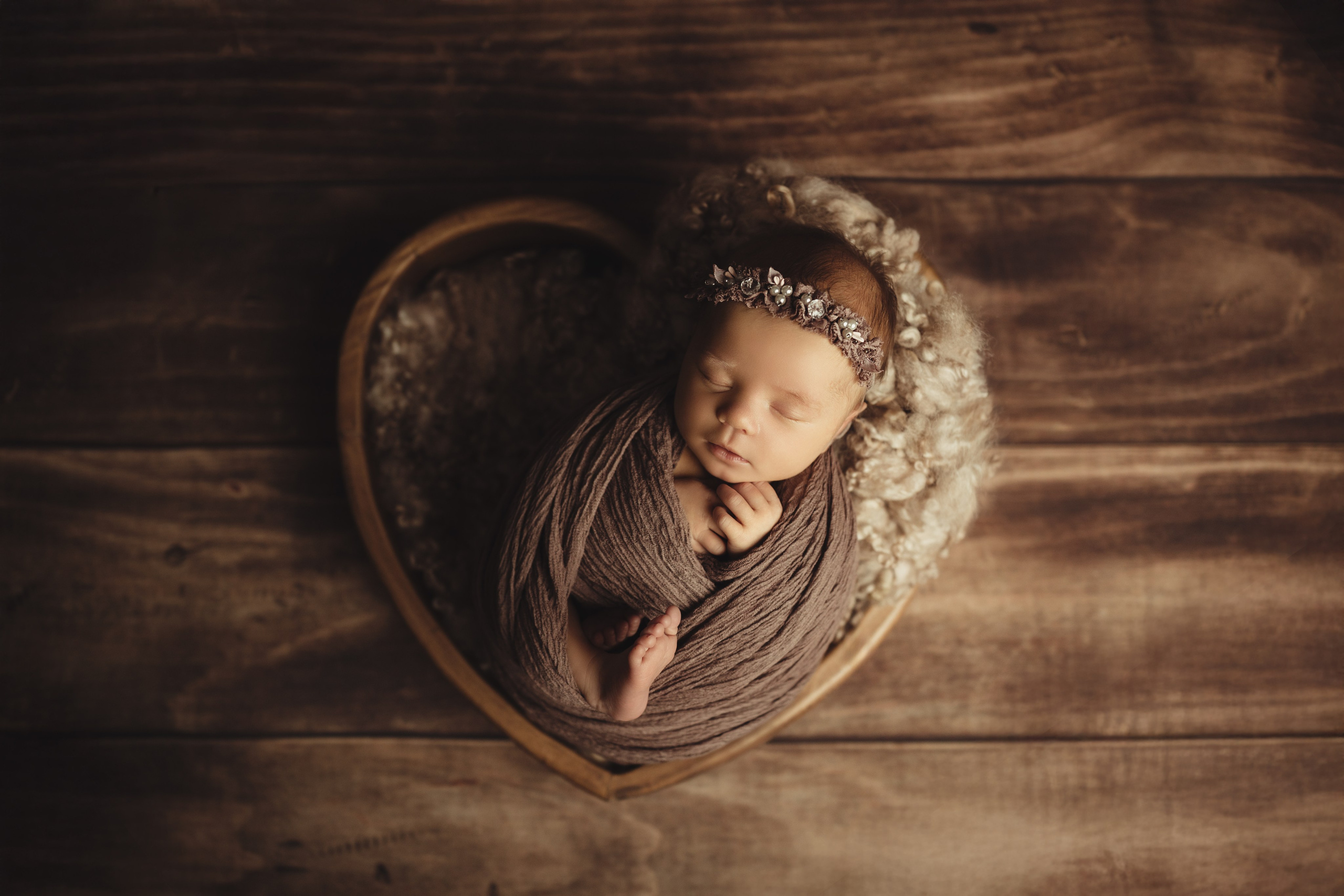 Newborn Classic. Newborn, kids, family photographer based near Zurich, Switzerland