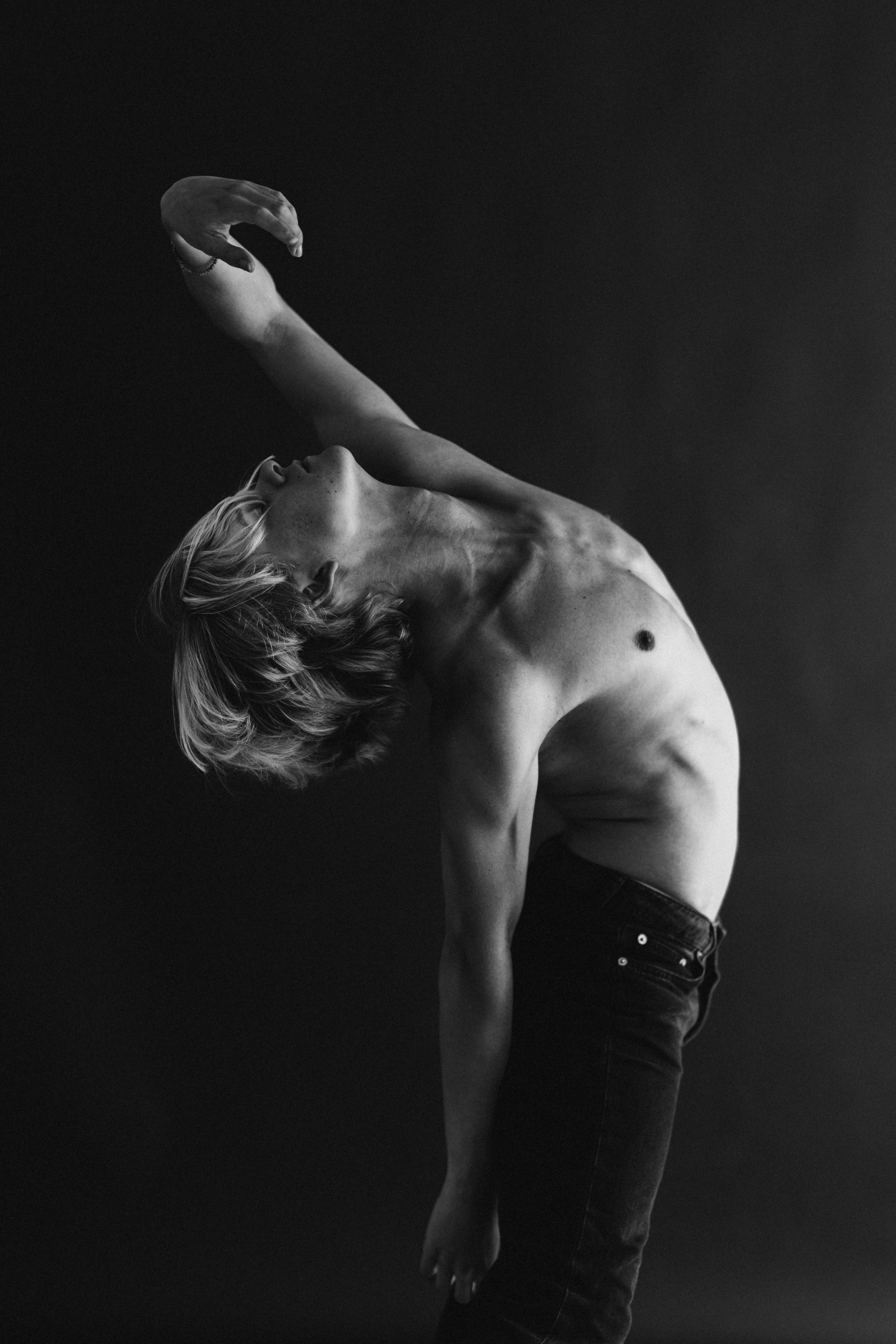 DANCERS. Victoria Olonen – Cinematic Portrait Artist | Helsinki & Europe