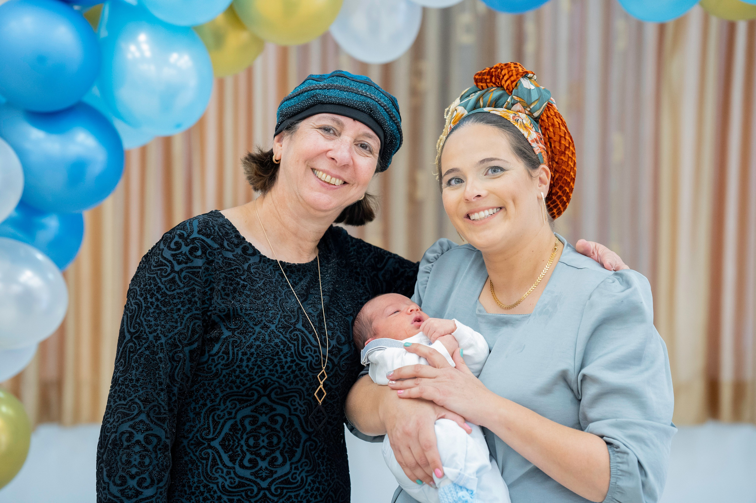 הברית של יוסף וחנה. יוסף מזרחי צילום חתונה, ברית וזוגיות. צלם מקצועי שאוהב להוציא אתכם הכי יפים ברגעים הכי מרגשים