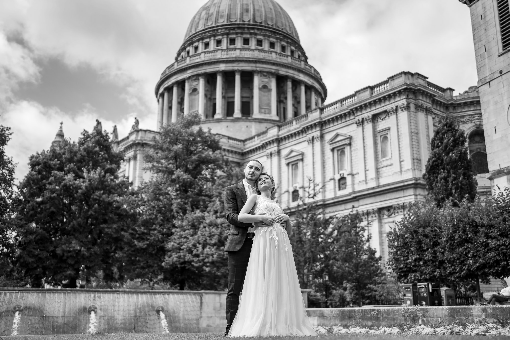 Book a wedding photographer and videographer in London. Wedding photographer in United Kingdom