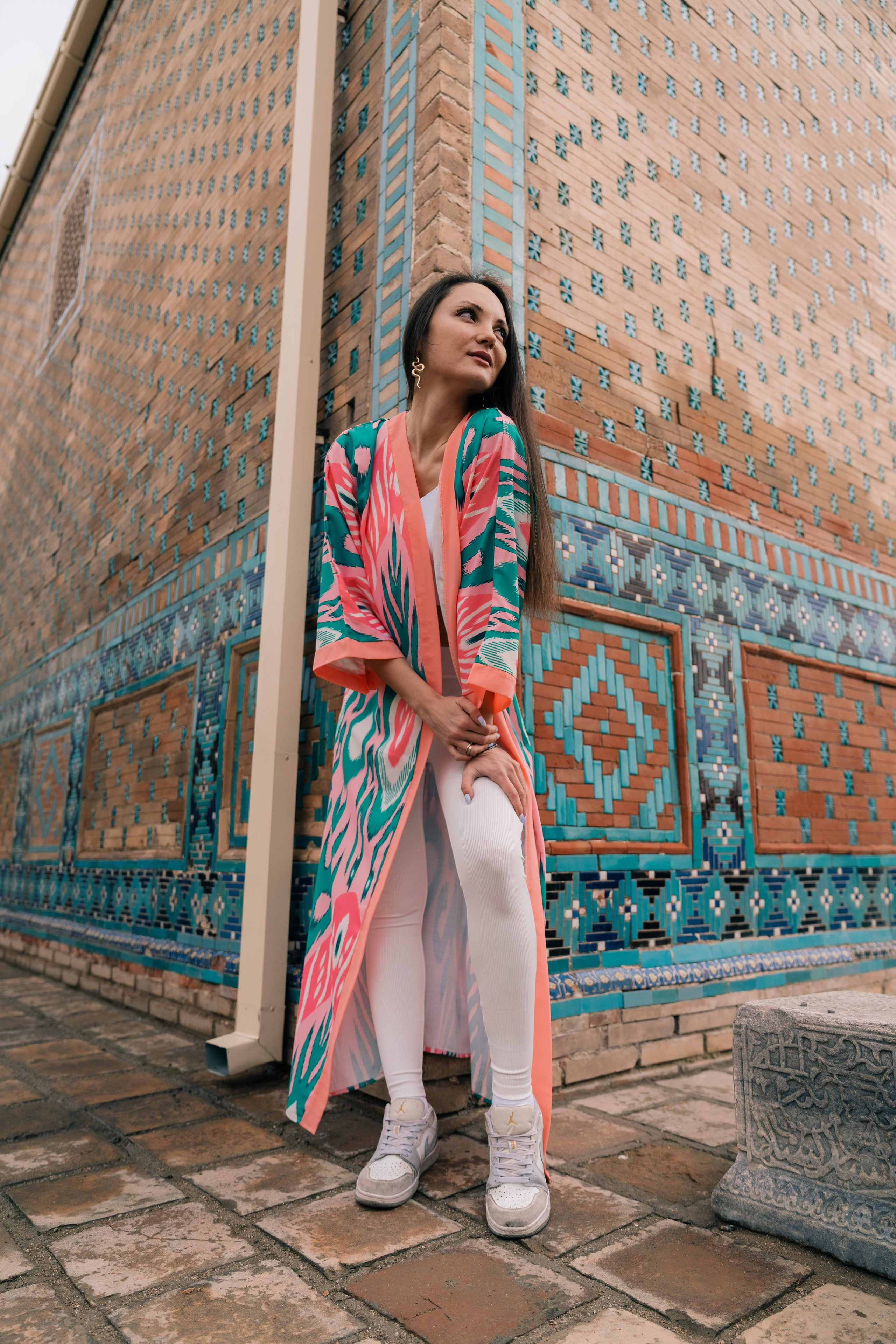 Photoshoot in a robe in Samarkand: Unique Shots with the Shah-i-Zinda. Photographer in Uzbekistan and Samarkand Djasur Marupov