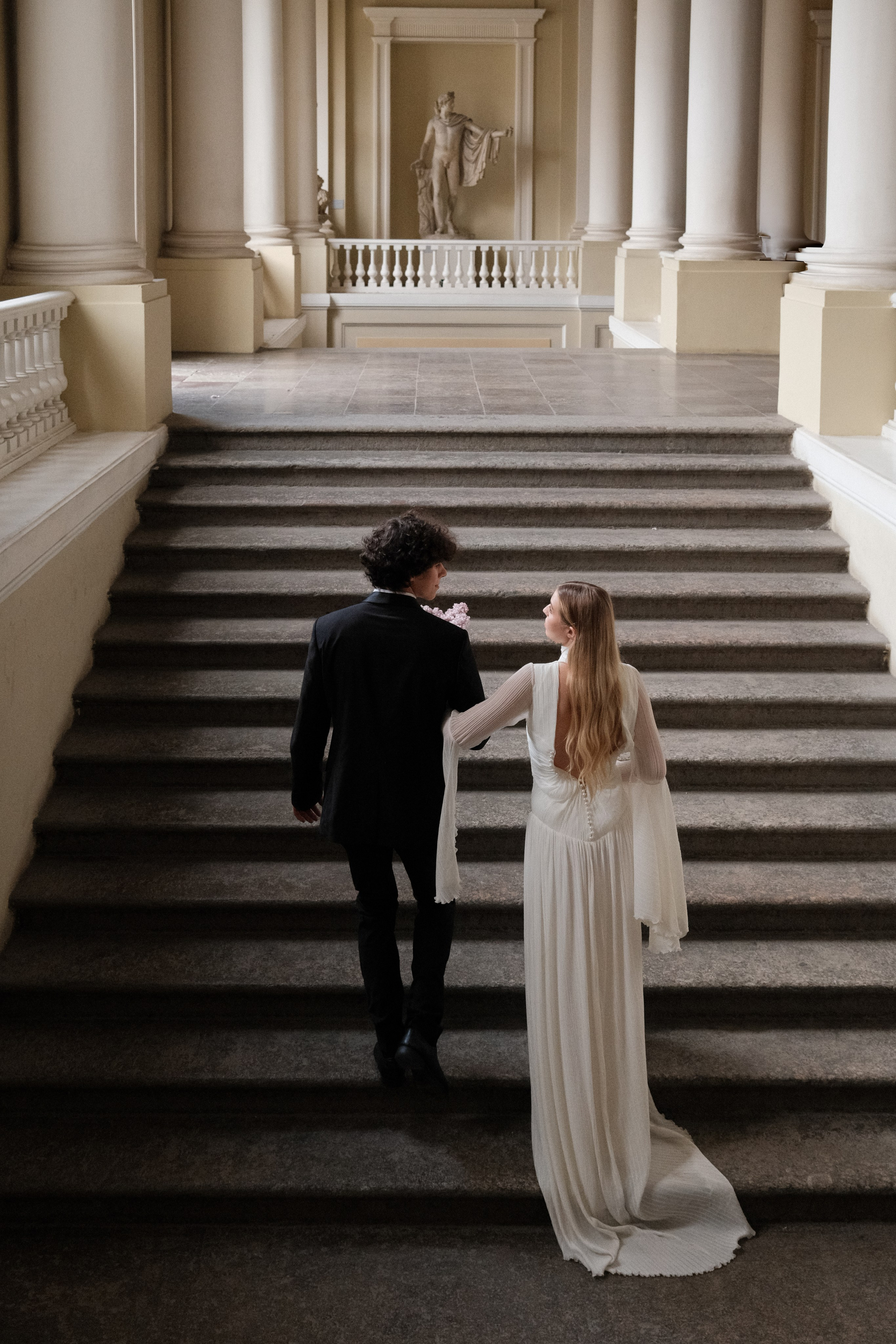 Museum elopement. Photographer Anna Curly | Weddings and Events in Dubai