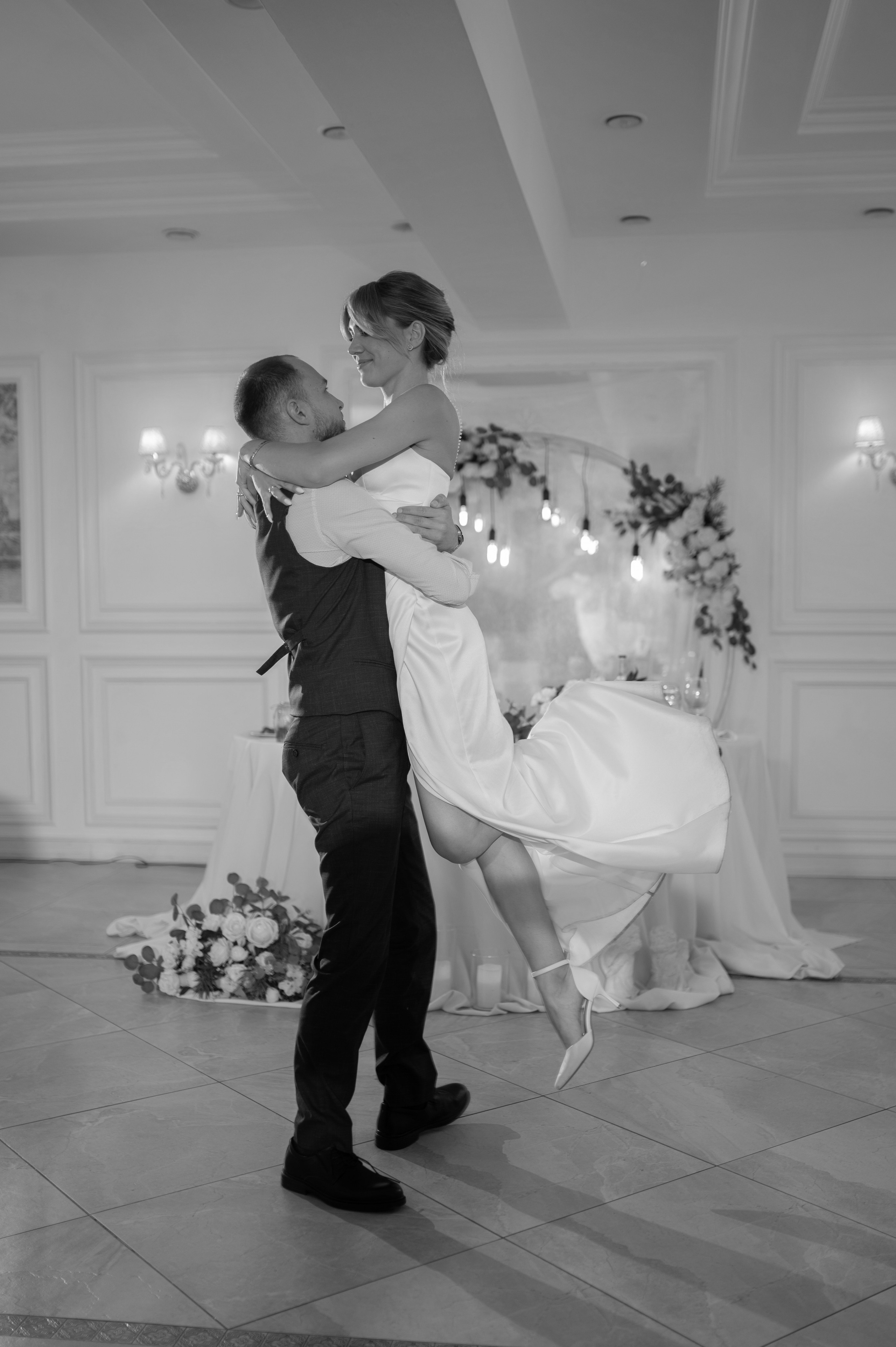 In your arms. Wedding and commercial photographer