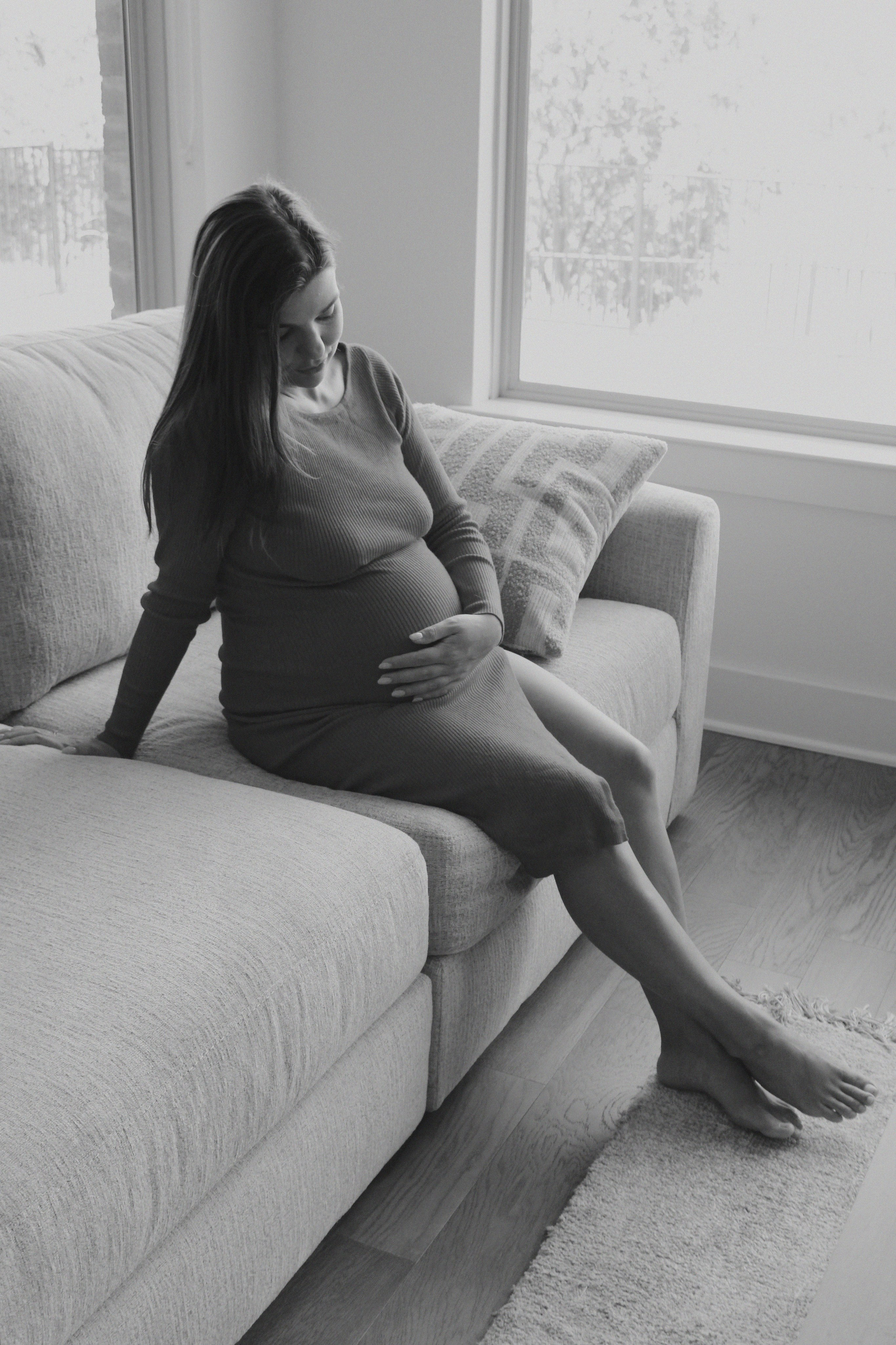 Maternity, Family & Pregnancy Photoshoot at Home. Lana Petrychenko — Portrait & Family Photographer. Valencia, Spain