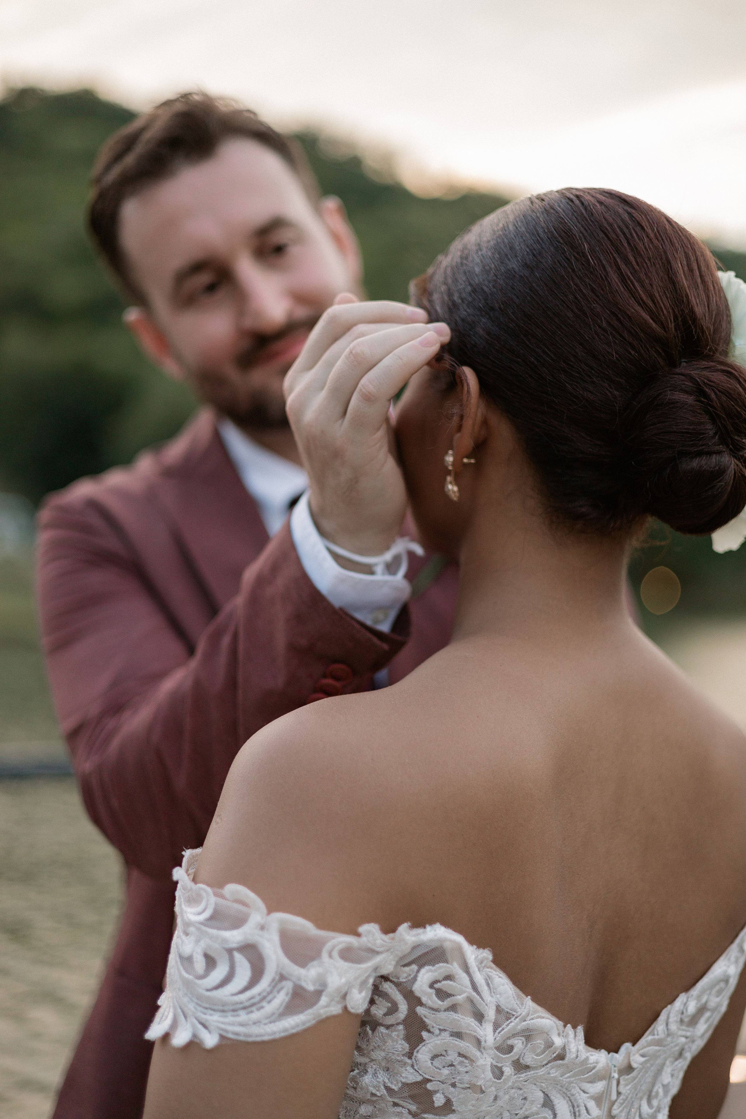 Thesakaya and Kevin. Photographer Anna Nazarenko