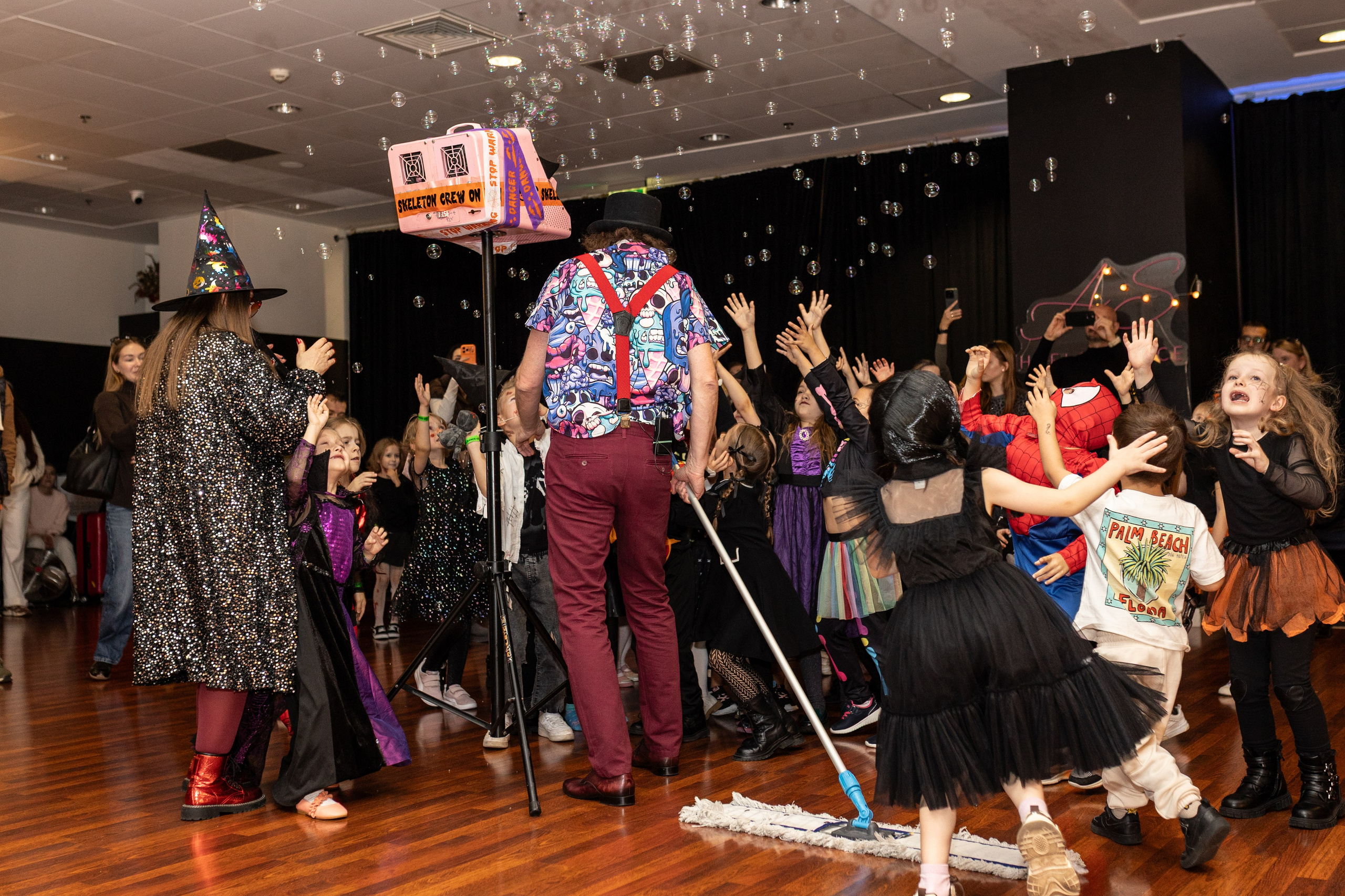 Leo dance studio Helloween 2025. Семейный и детский фотограф в Варшаве Мила Бобровская