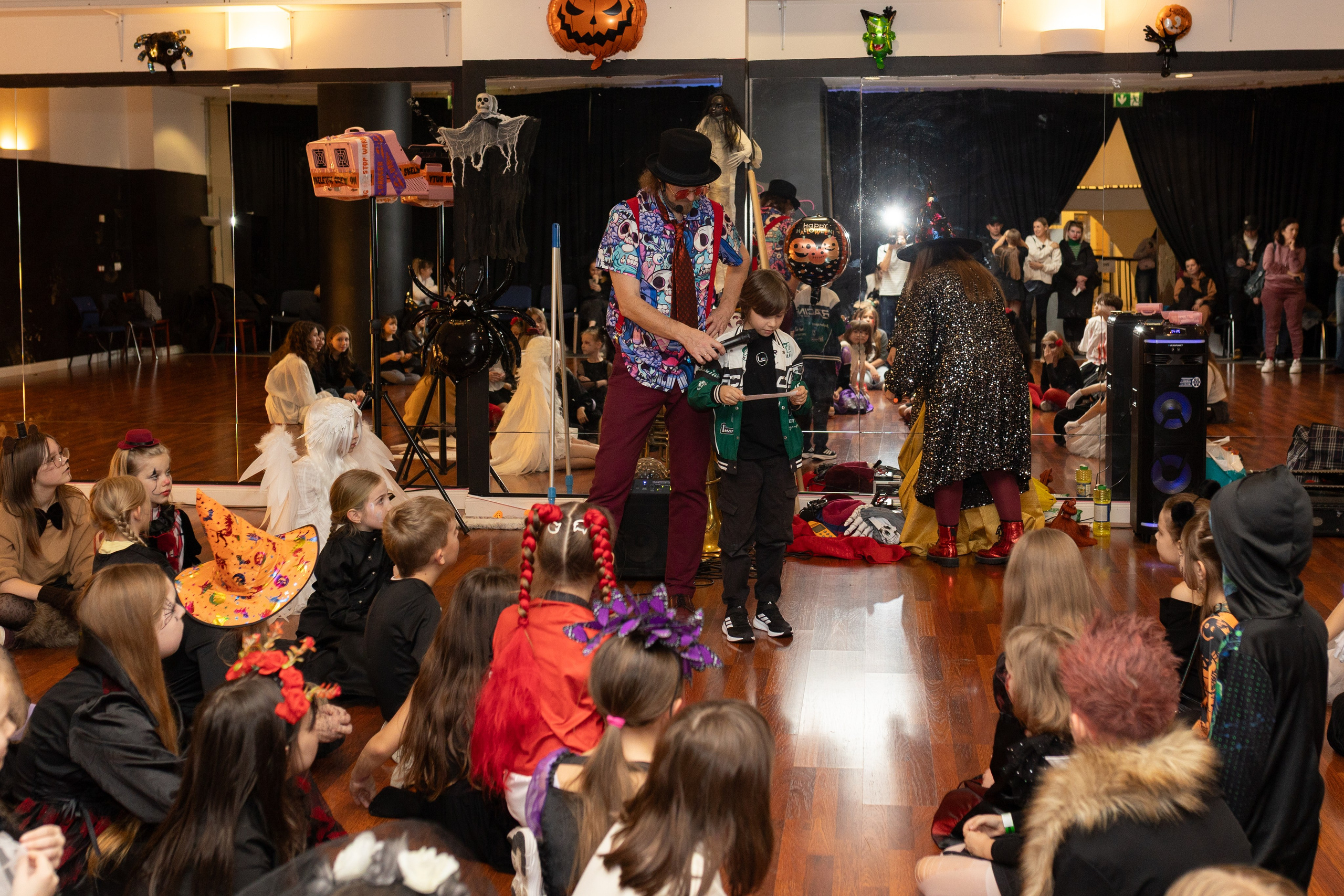 Leo dance studio Helloween 2025. Семейный и детский фотограф в Варшаве Мила Бобровская