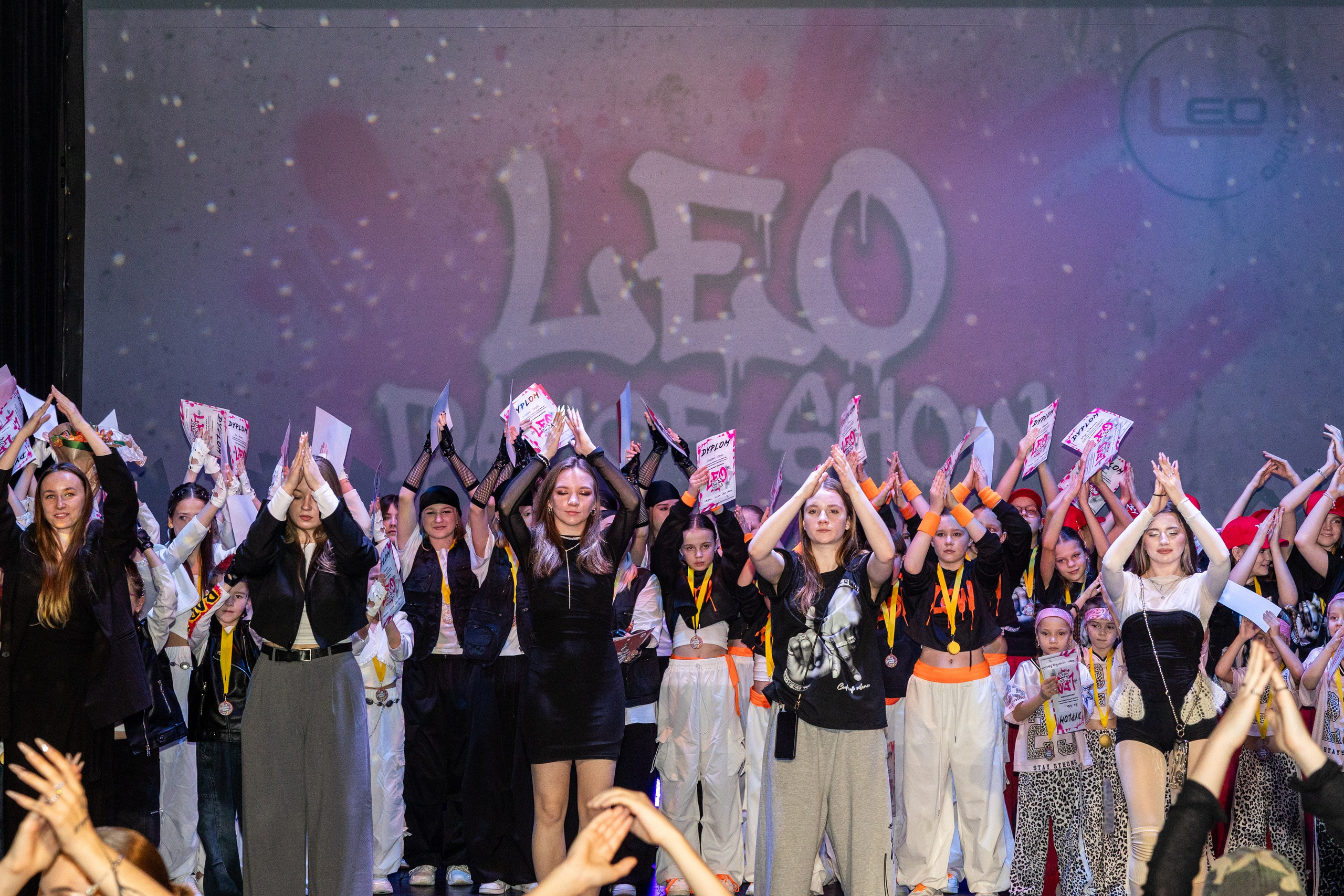 LEO DANCE SHOW WINTER 2025. Семейный и детский фотограф в Варшаве Мила Бобровская