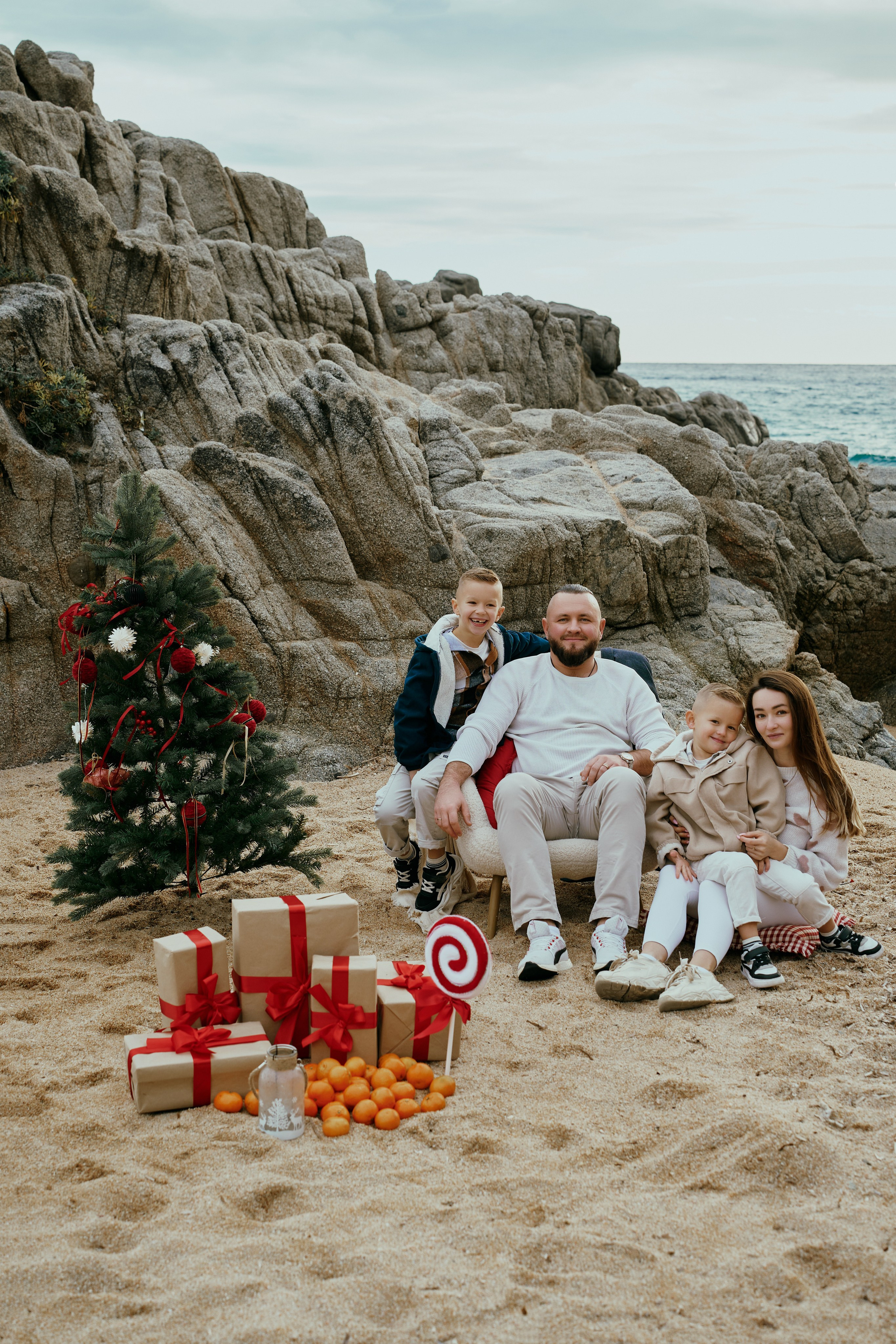 Рождество на пляже. Большая семья. Фотограф в Барселоне Жанна Захарченко