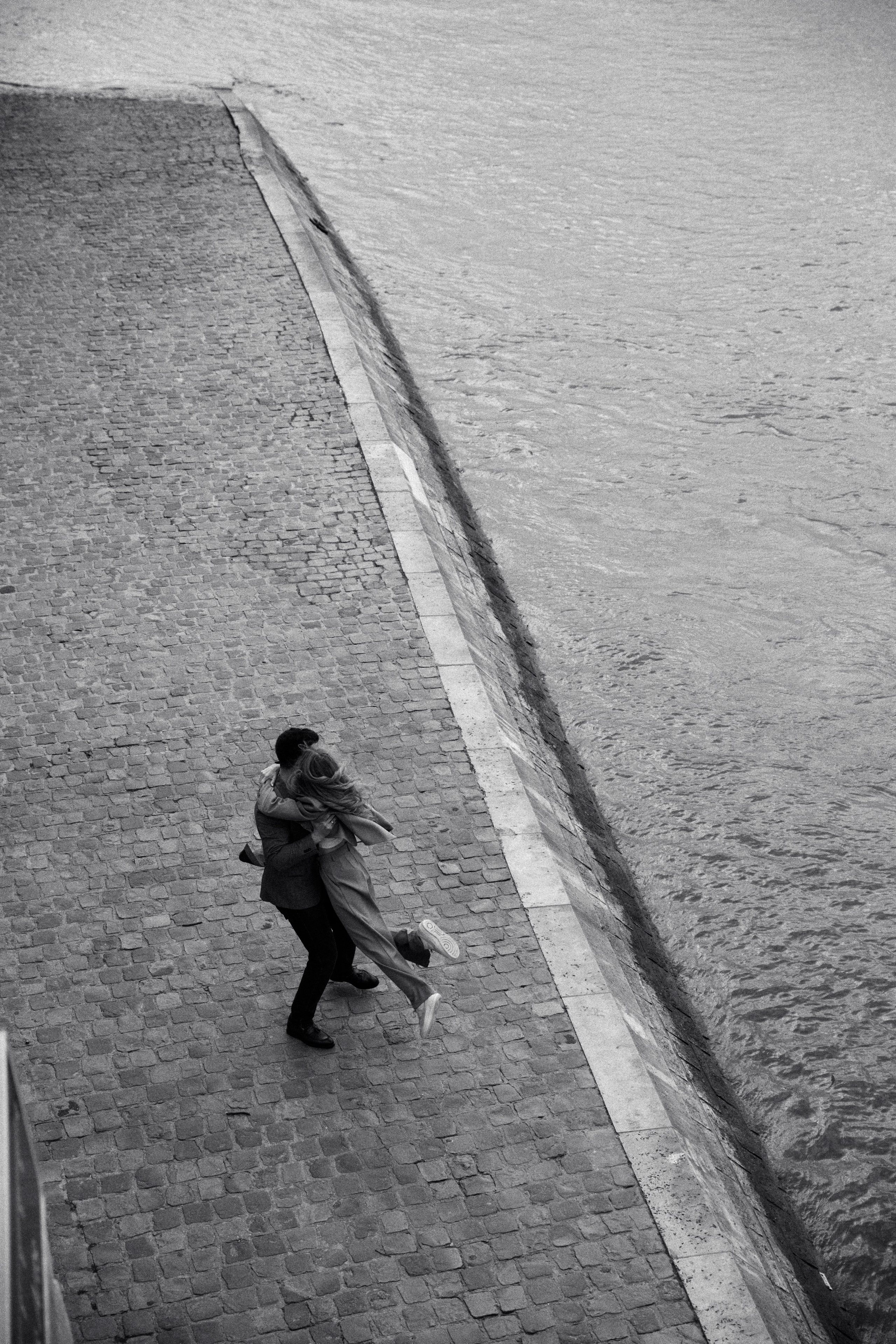 Couple Photo Walk in Paris — Romantic Lifestyle Photography. Paris Wedding Photographer