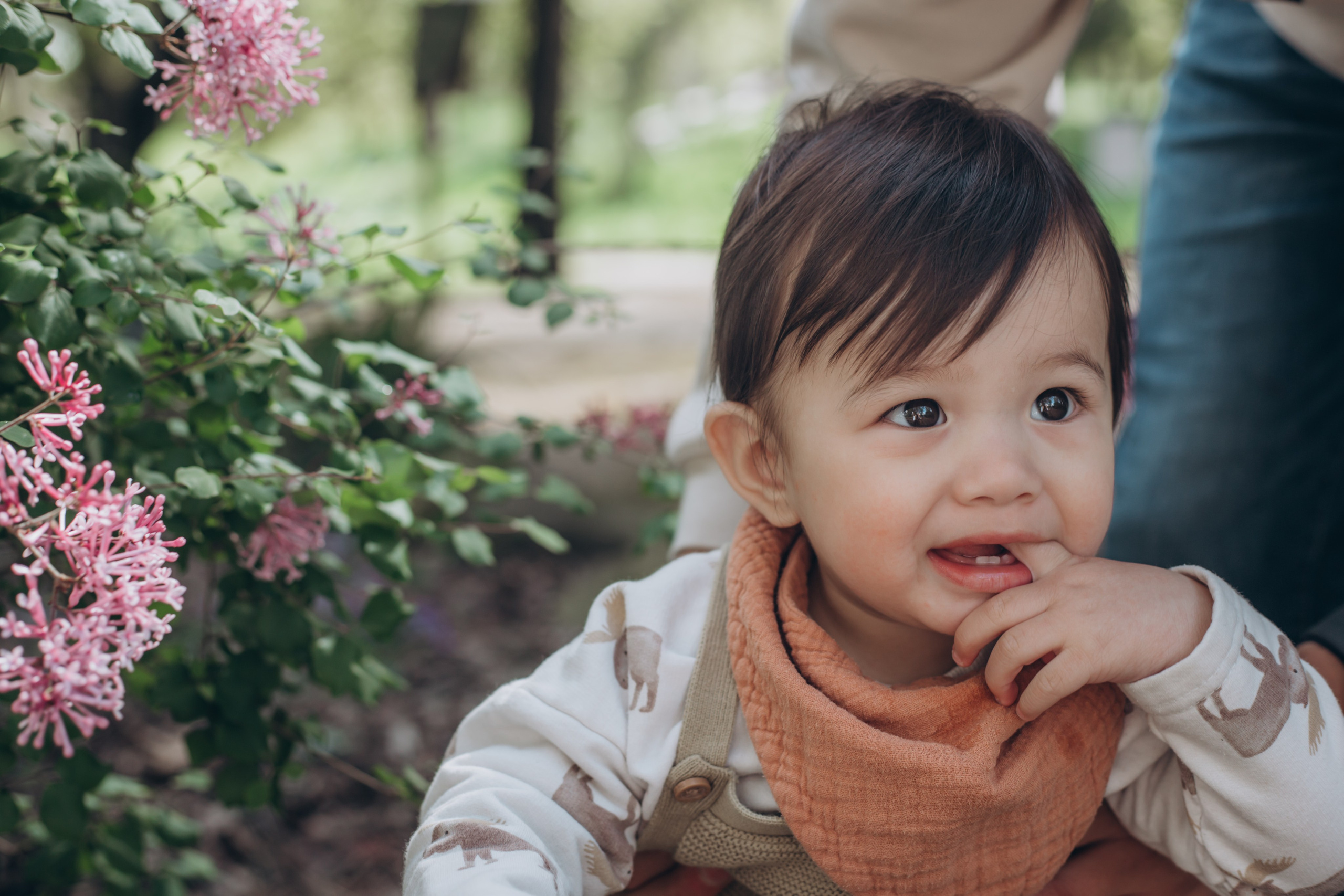 Family in nature. Family and children’s lifestyle photographer Elena Tumanova