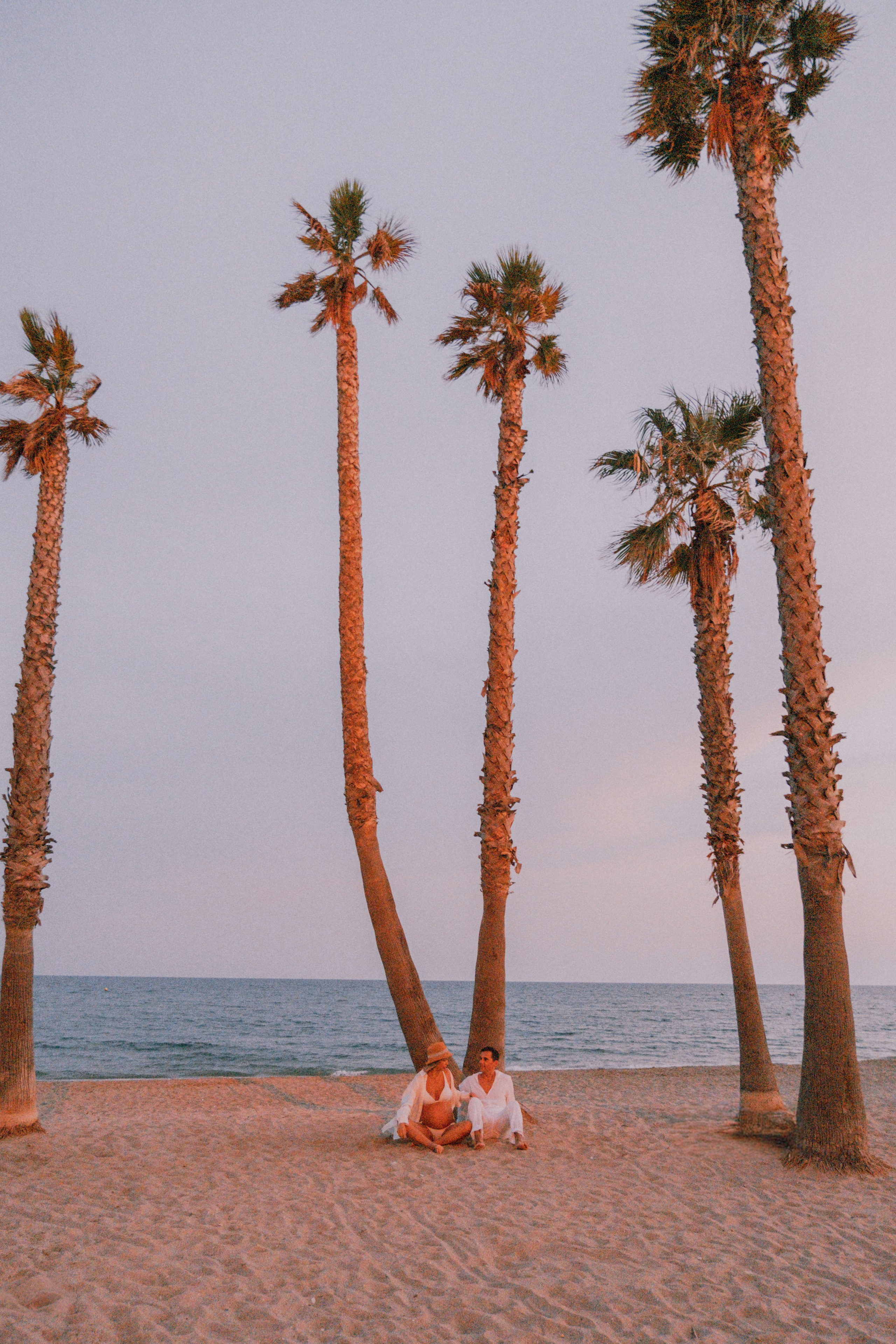 Sesión embarazo en la playa. Fotografía profesional en Calafell - Elena Medvedeva