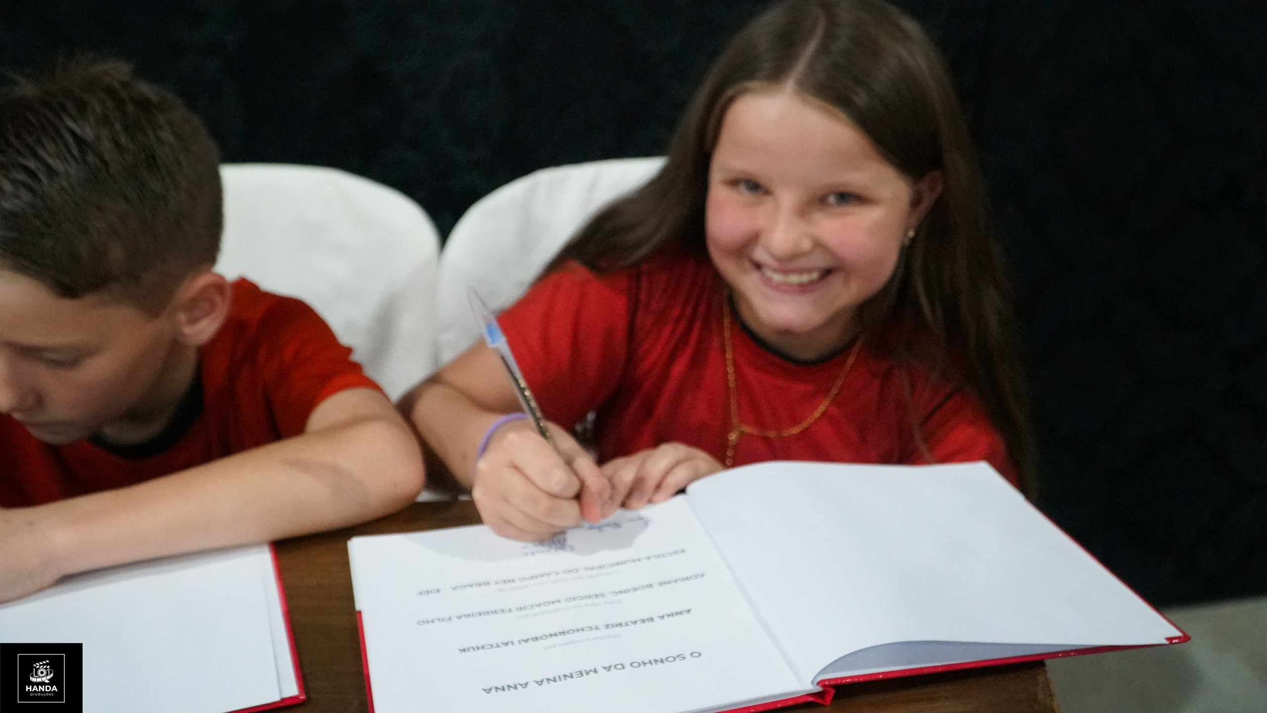 Noite autógrafos colégio Aurélio Buarque de Holanda. Handa Produções