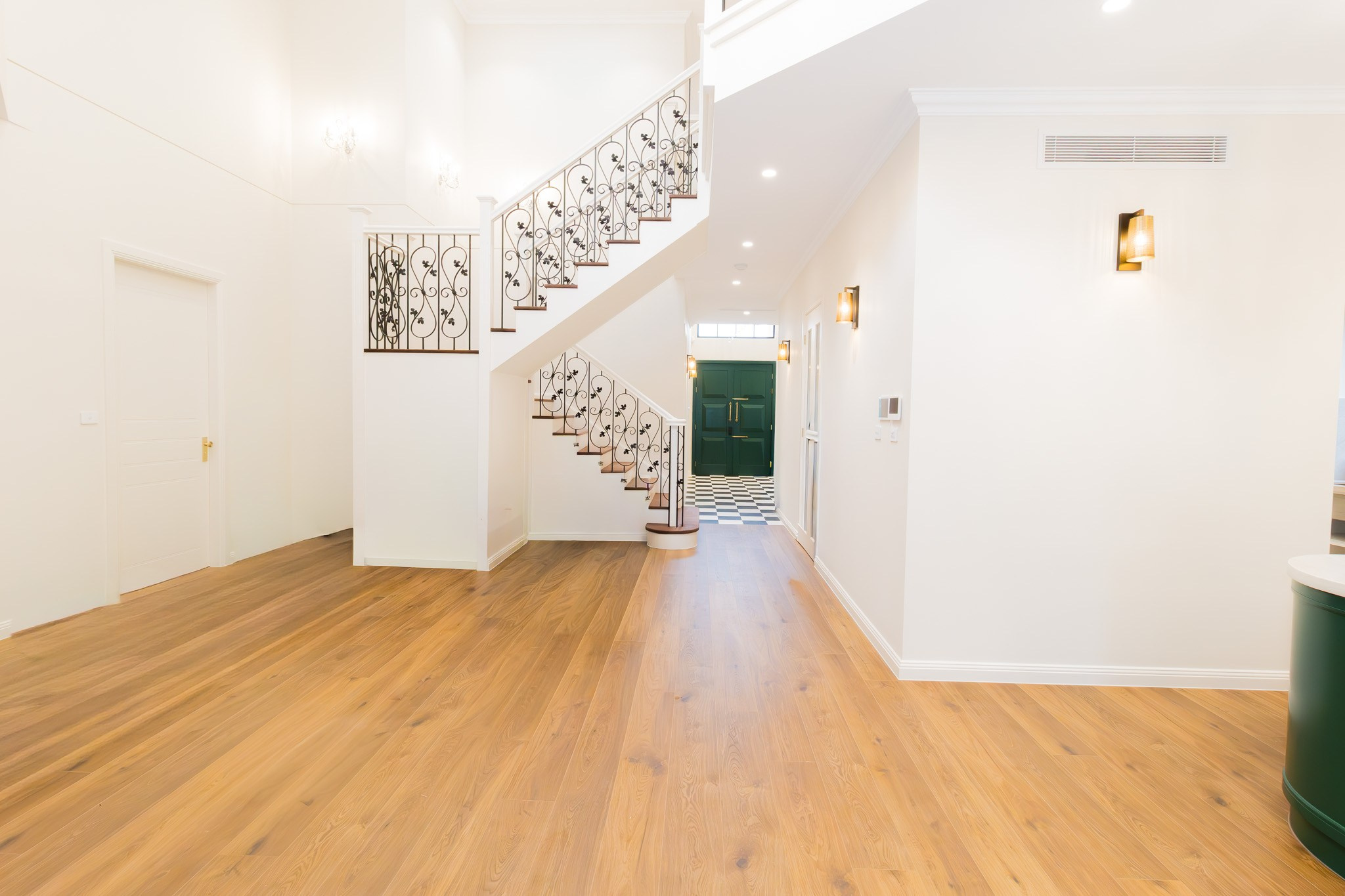 Hornsby House. MHCreative is family-oriented photographer based in SYDNEY
