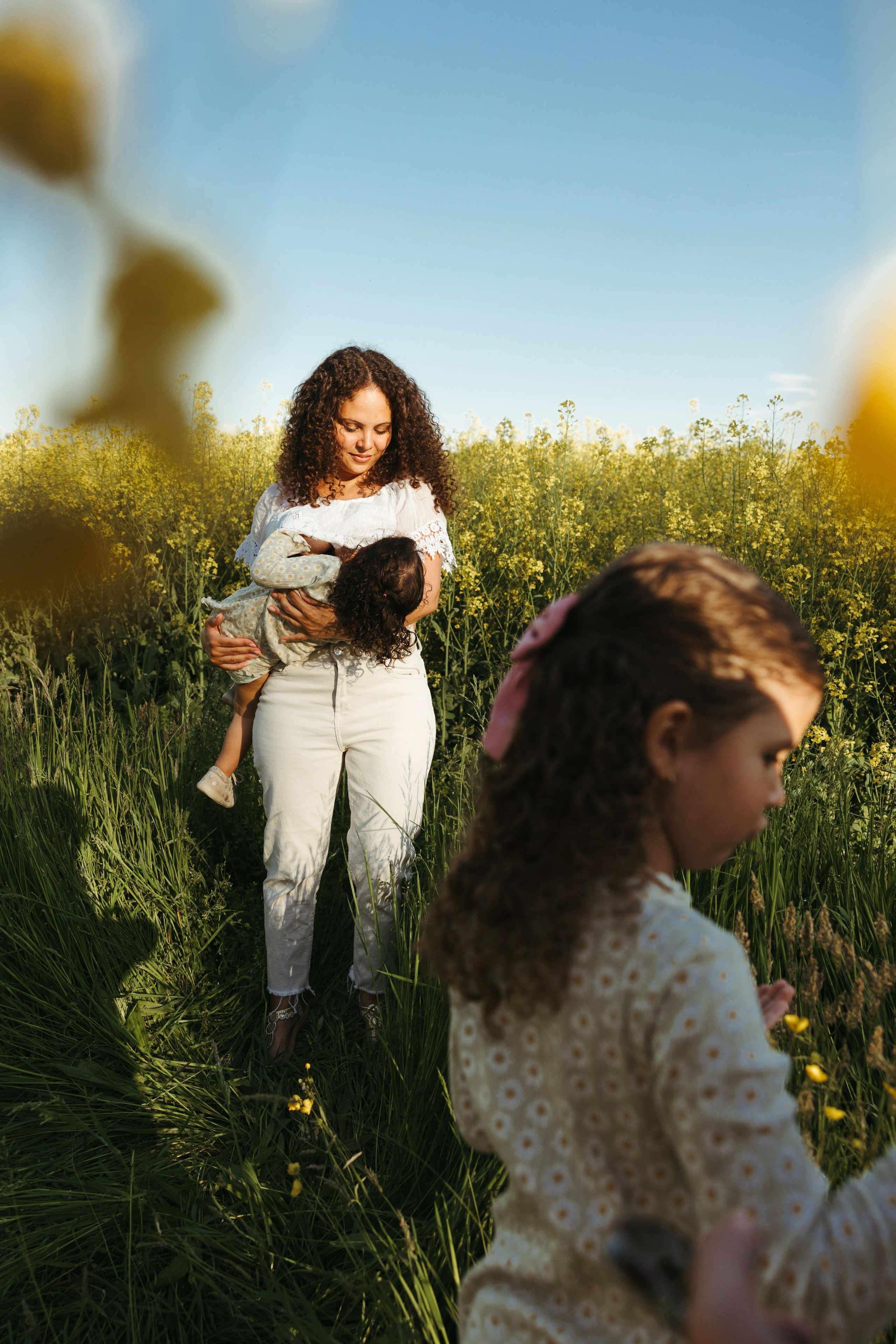 Mädels unter sich. Familienfotografin in Bern, Schweiz