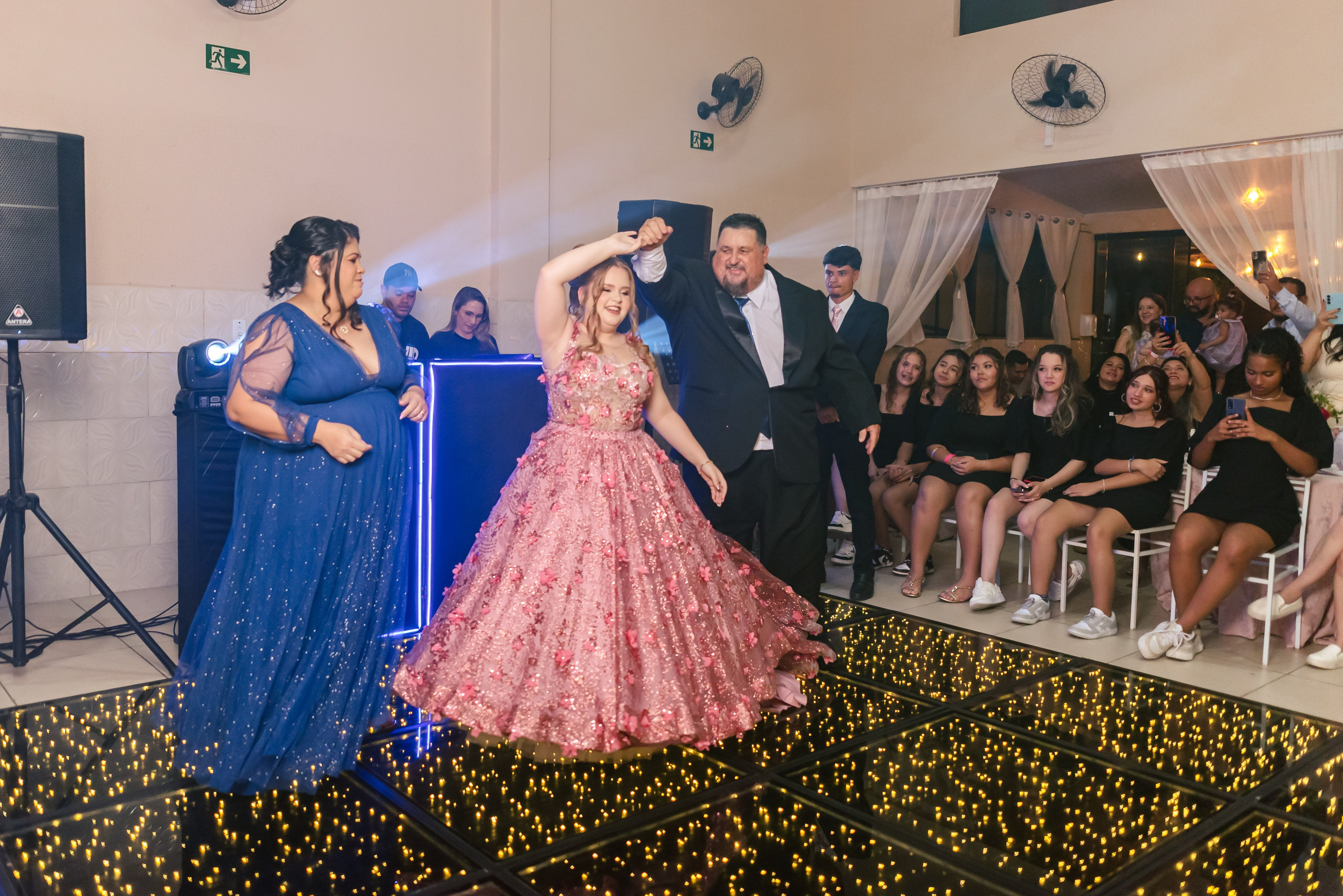 Alice 15 anos. Quem somos