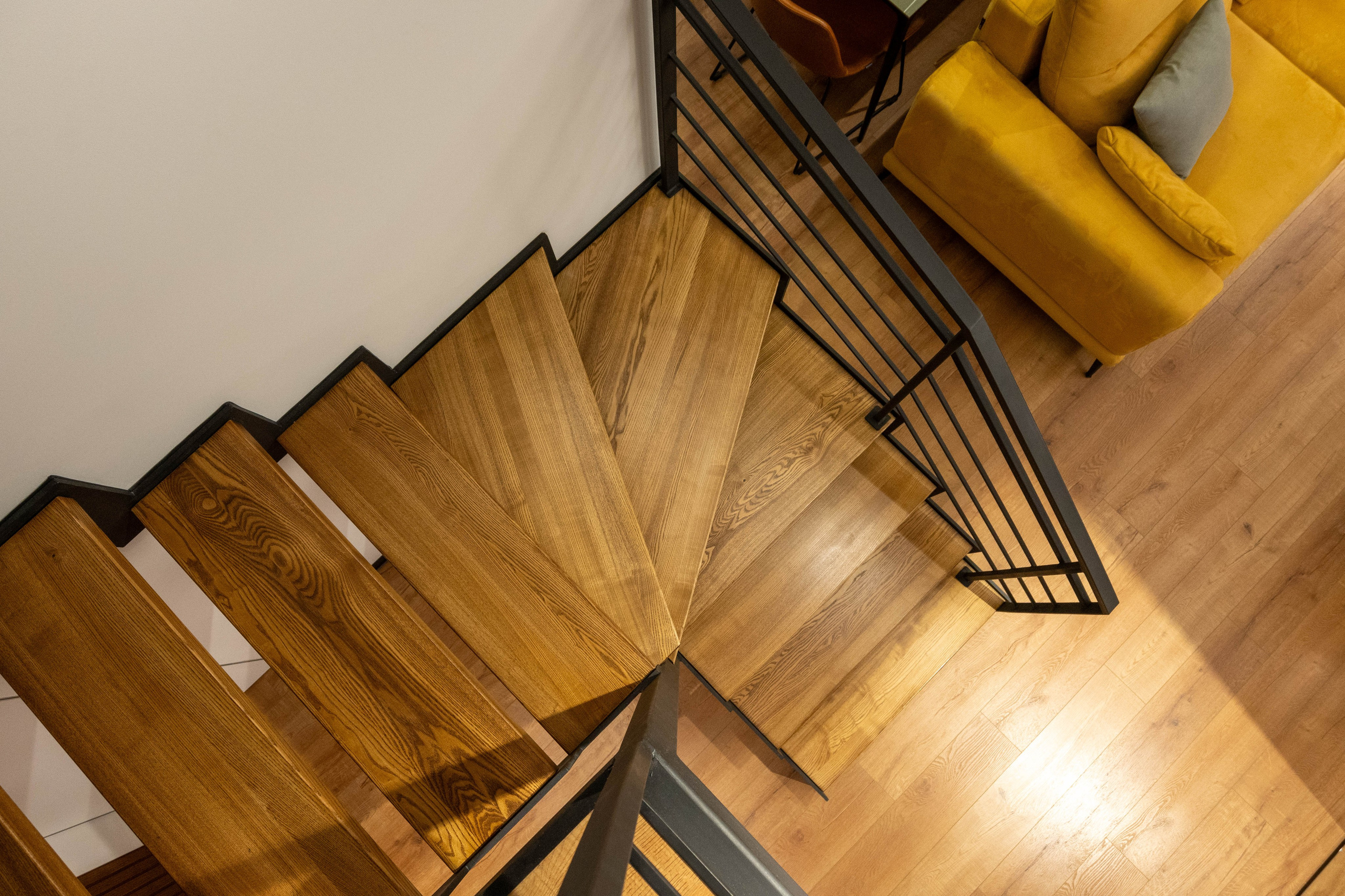 The apartment is on two levels. Fotograf Dmitrii Donets