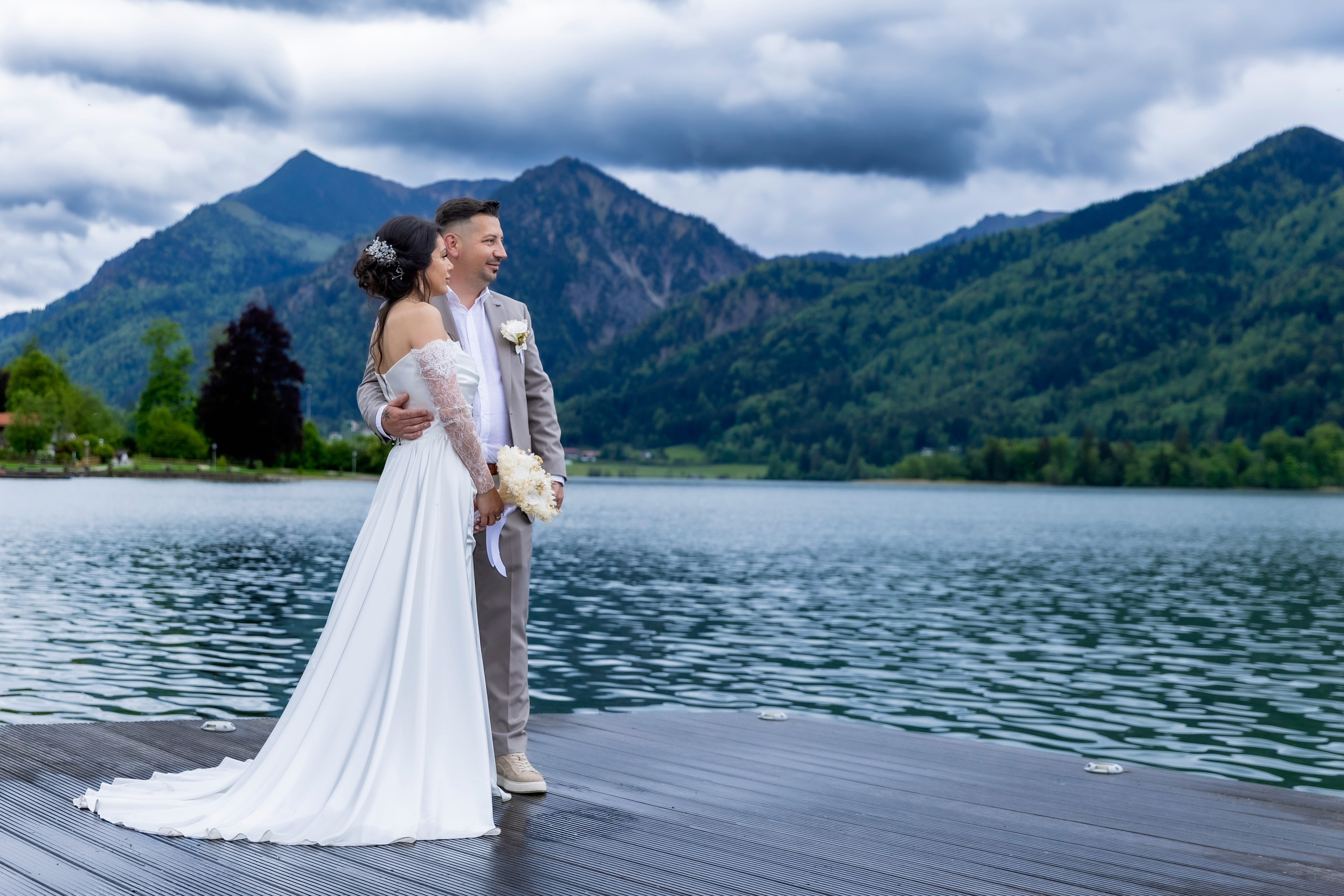 Ihr Fotograf für Standesamt-Trauungen in ganz Bayern: Natürliche und stilvolle Hochzeitsfotografie, zugeschnitten auf Ihre Zeremonie.