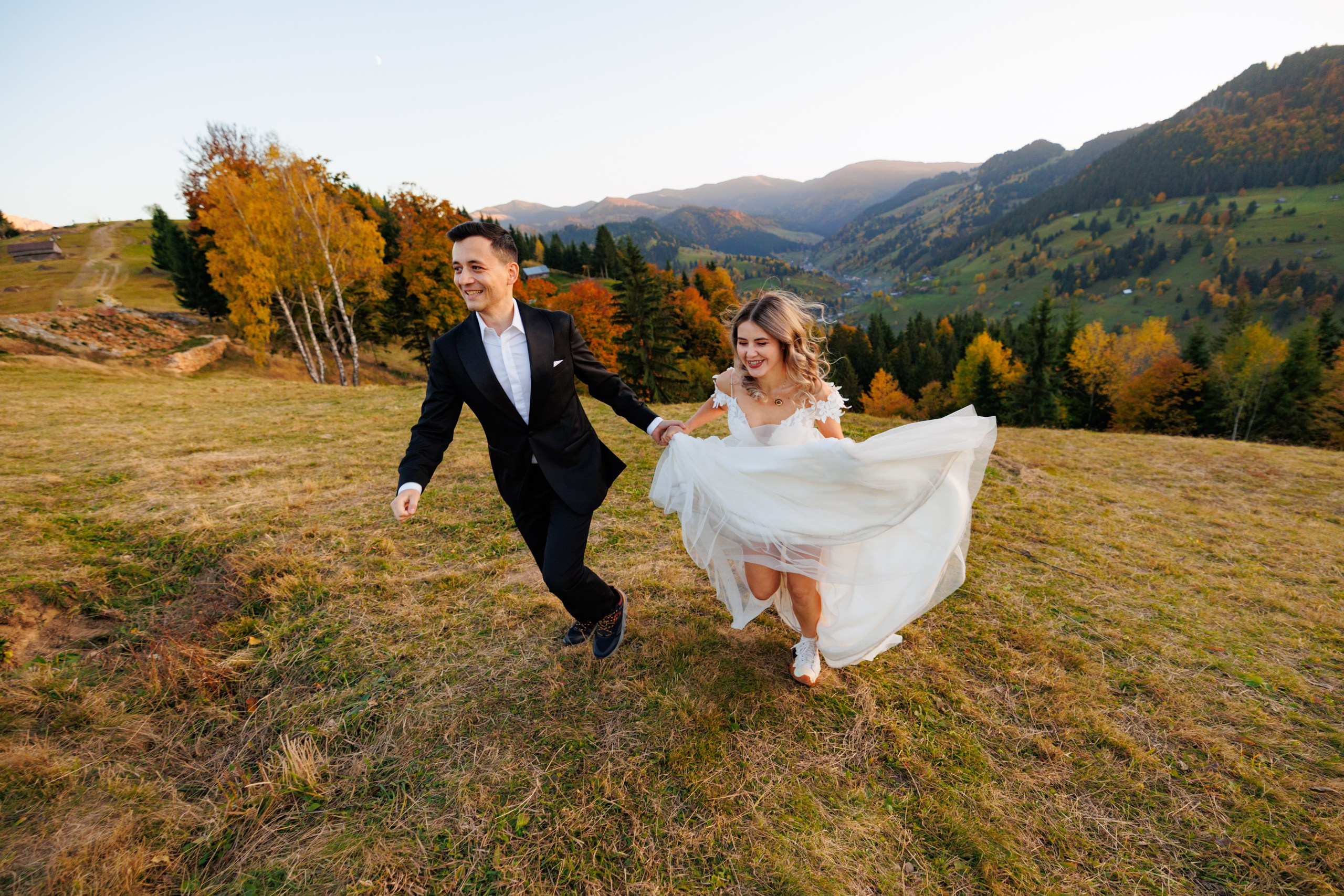 Sedinta foto Trash the dress/After wedding la munte. Fotograf nunta Bucuresti - Manu Ivanciu