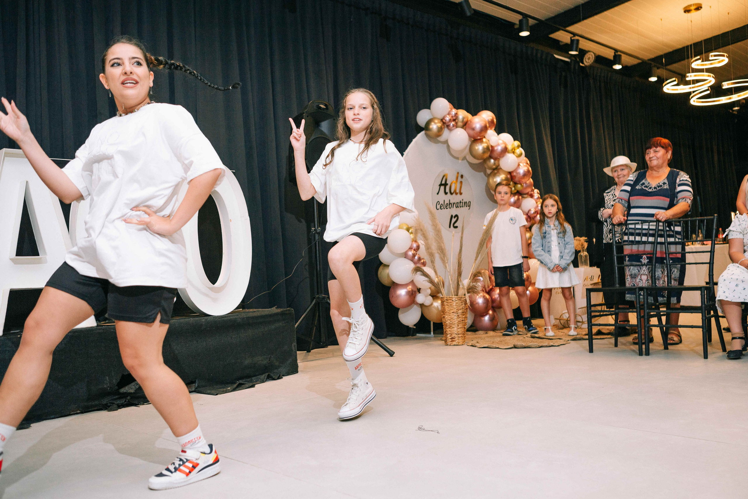 PARTY WITH FRIENDS. Https://shi-photo.com/