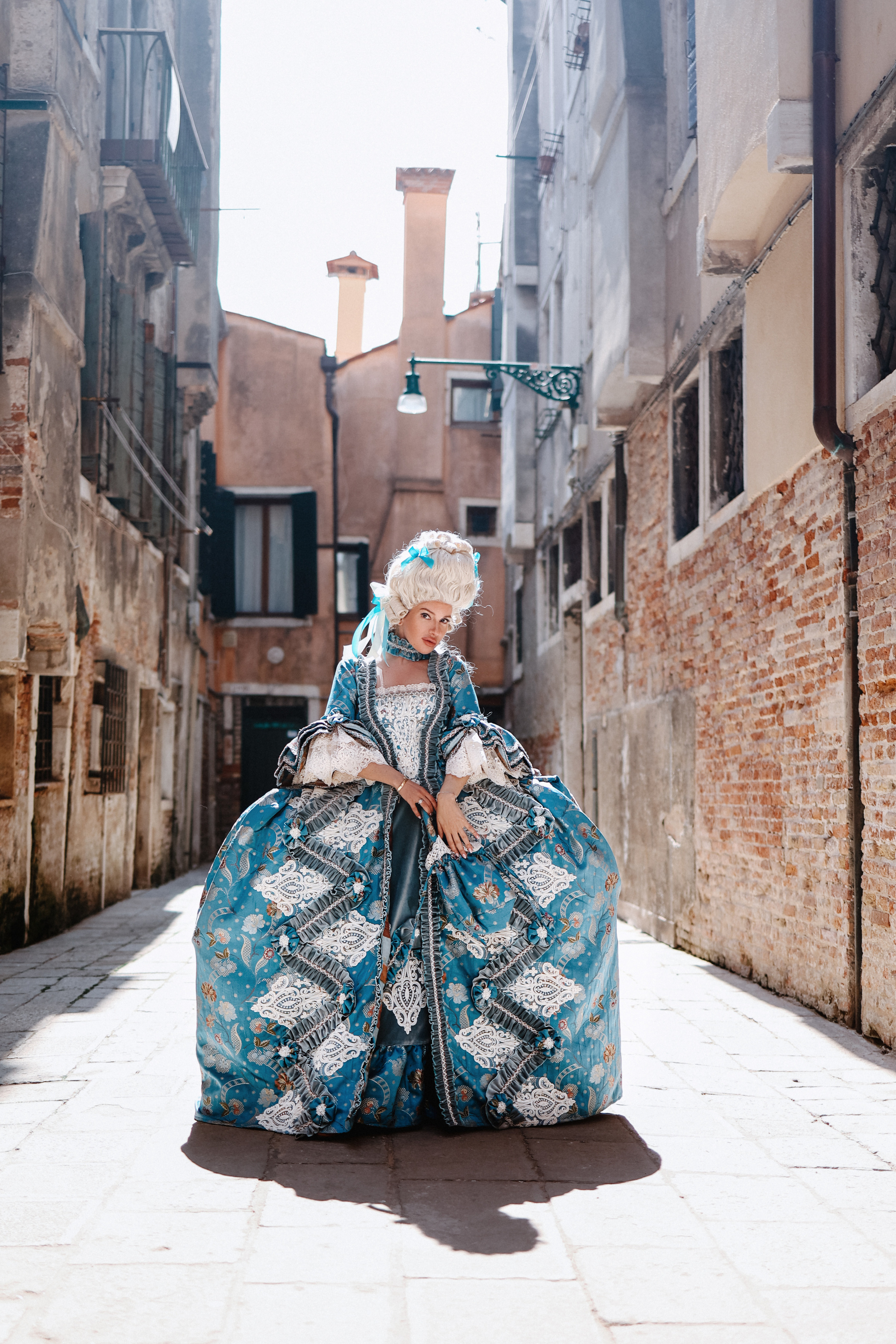 Photo shoot in historical Venetian costumes. Photographer in Venice, Viktoria Antonova