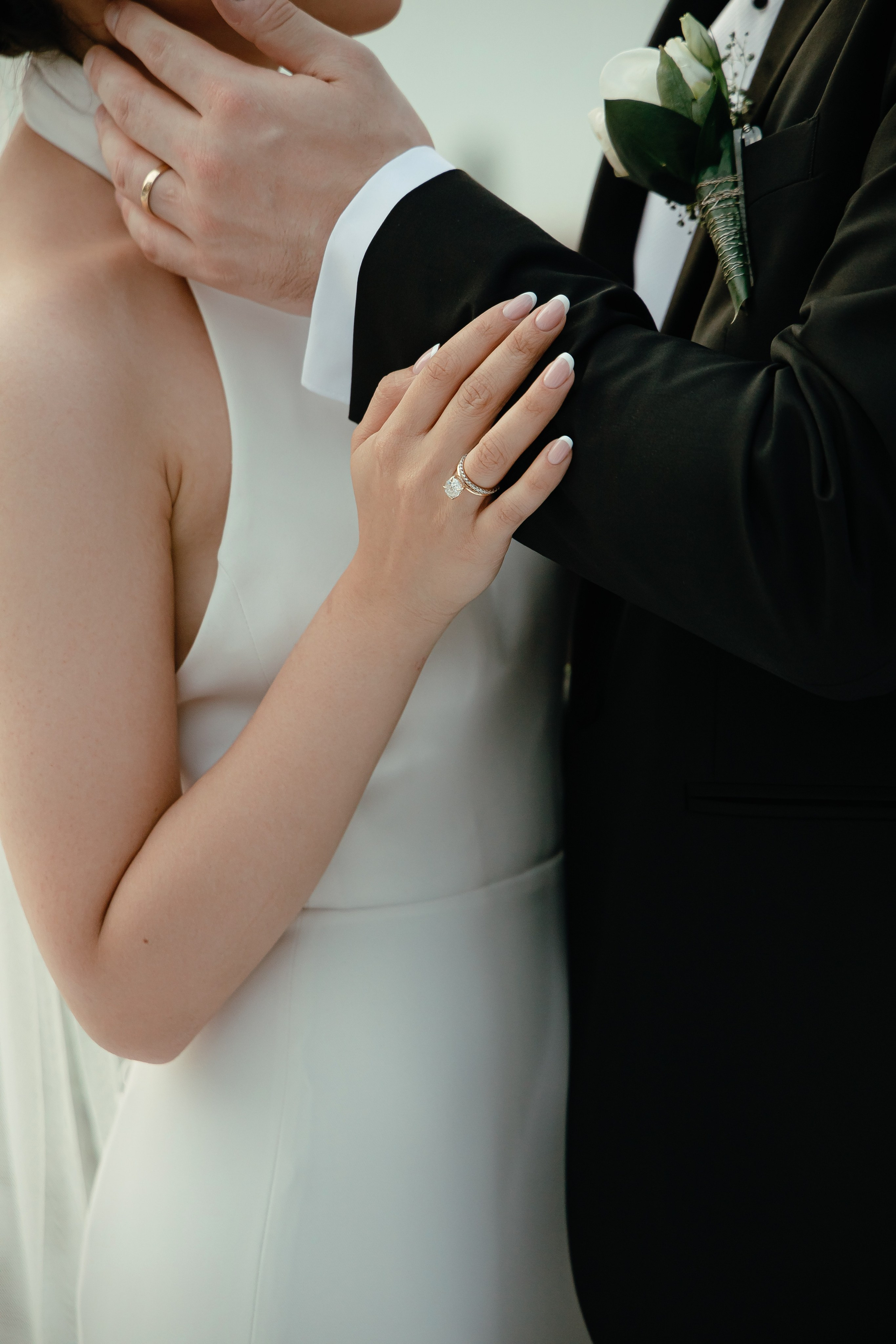 Thomas & Suyumbika. Главная