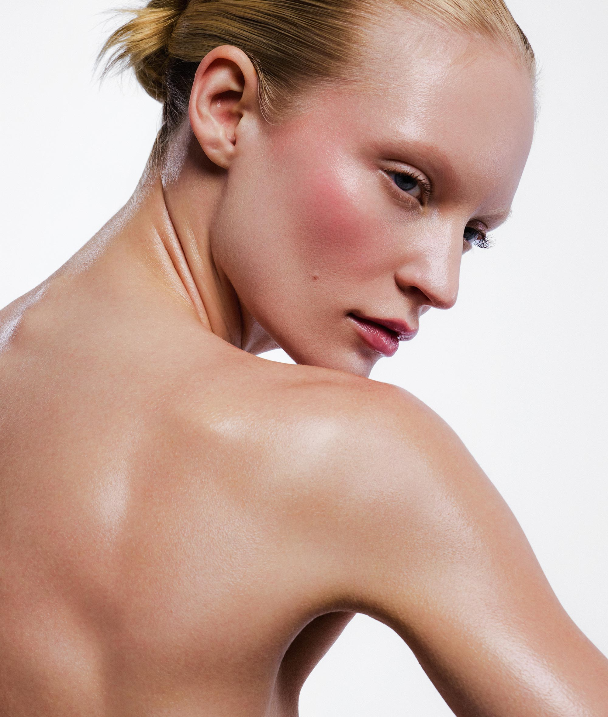 BEAUTY. Beauty, Fashion and Editorial Retoucher