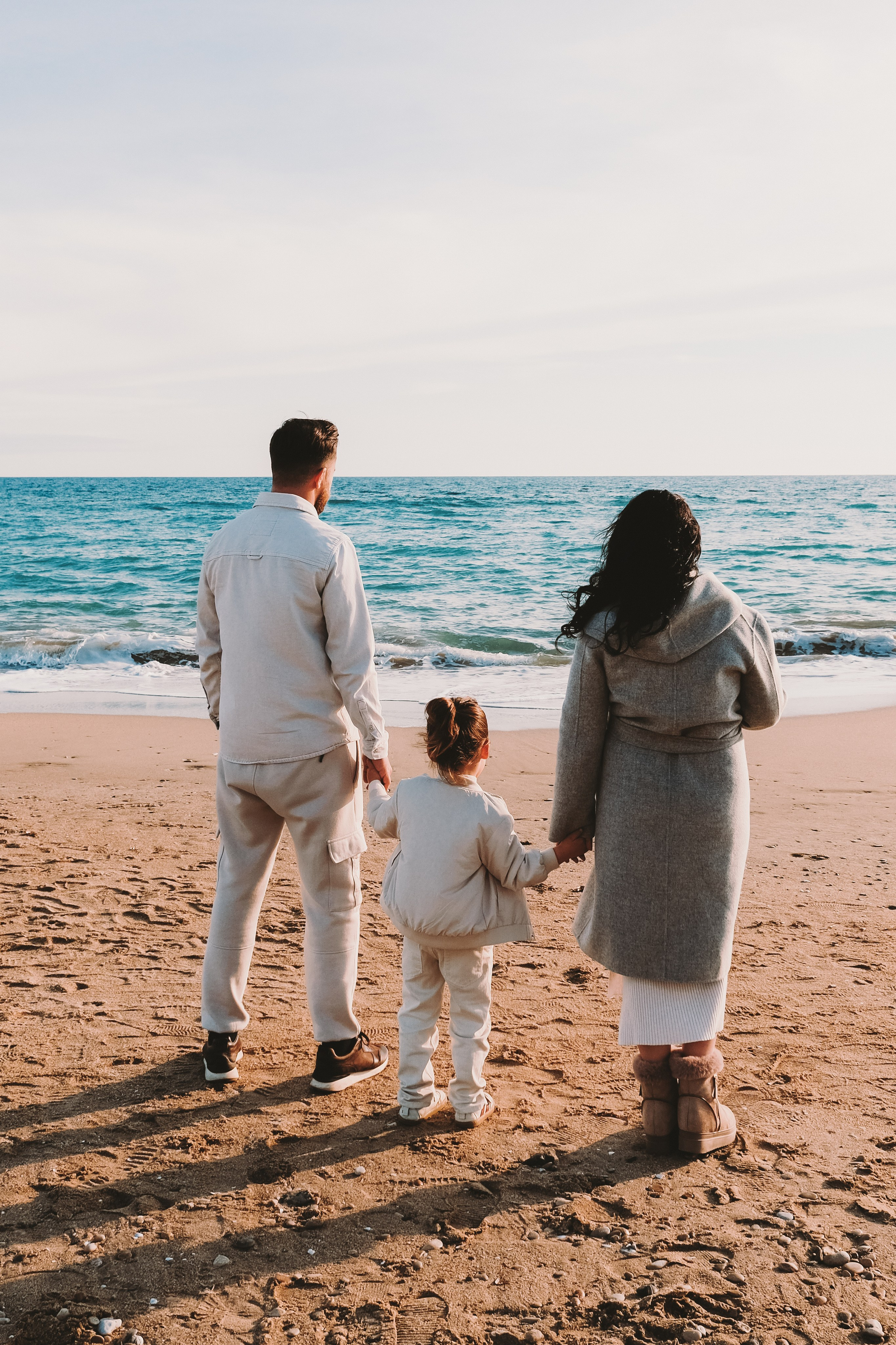 Sesión familiar embarazo. Fotografía profesional en Calafell - Elena Medvedeva