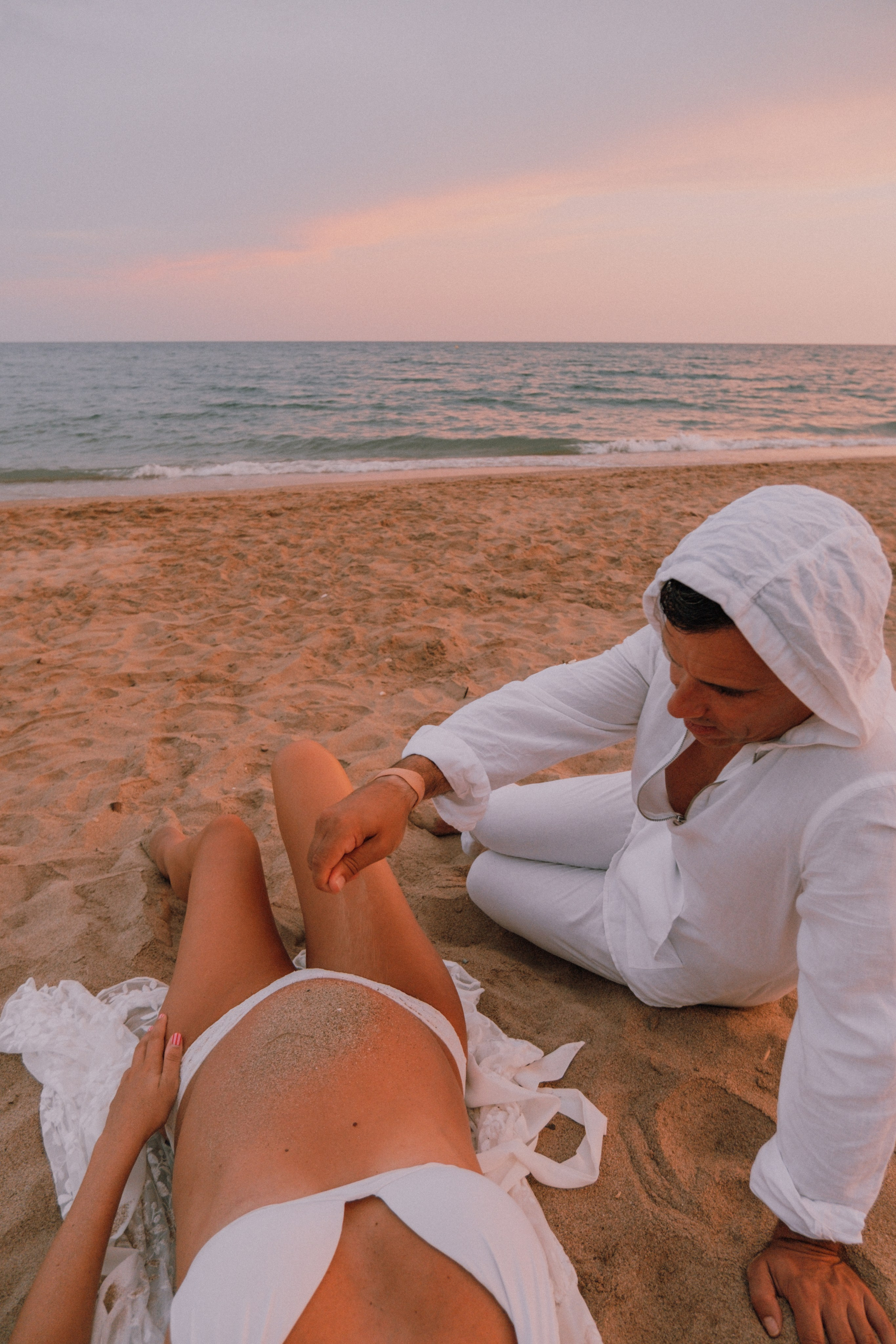 Sesión embarazo en la playa. Fotografía profesional en Calafell - Elena Medvedeva