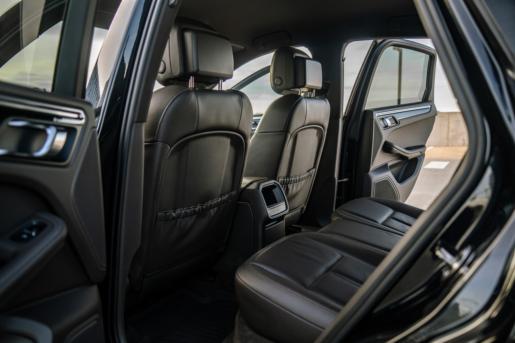 PORSCHE macan. LOHA VISUALS — AUTOMOTIVE PHOTOGRAPHY