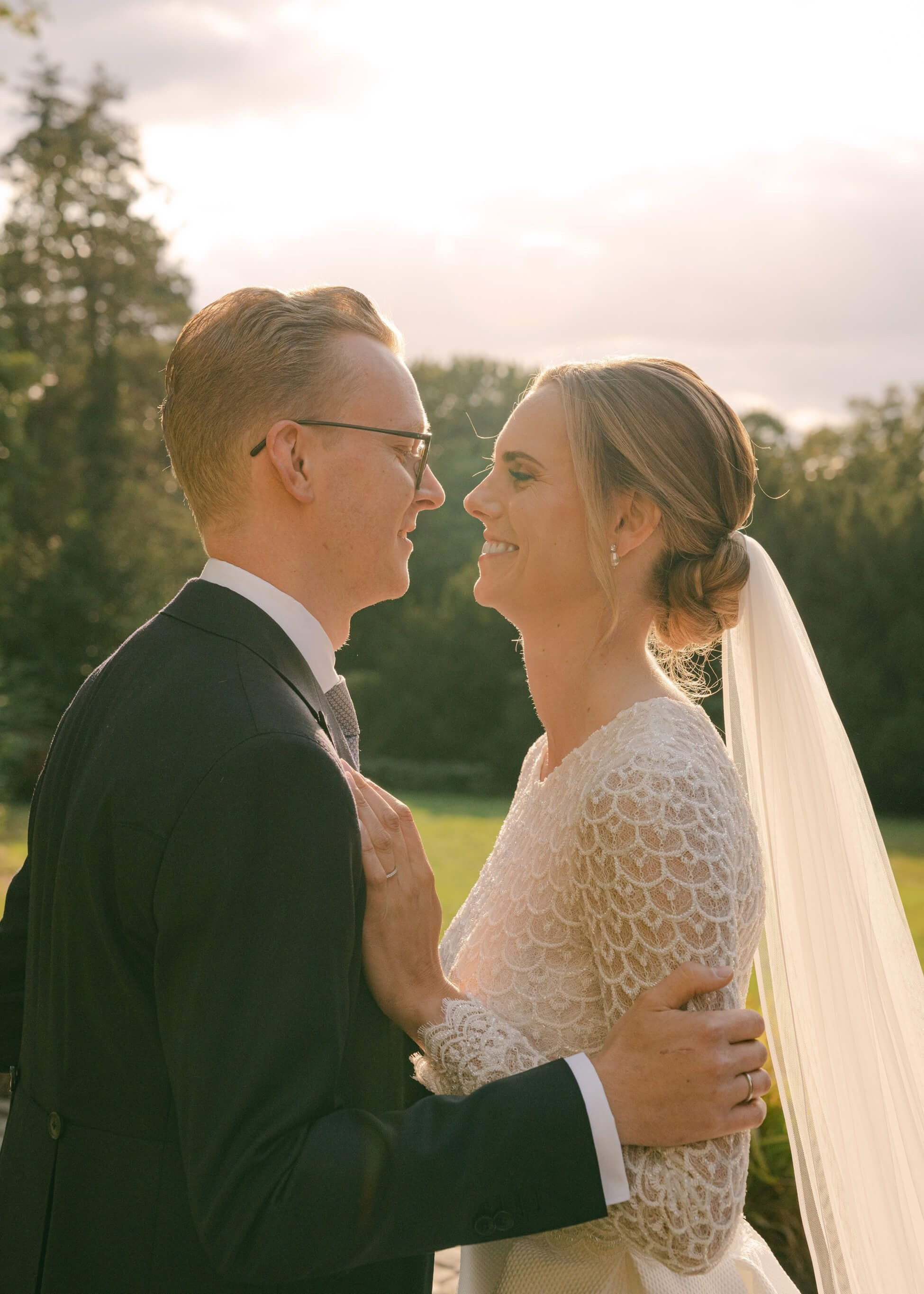 Romantic couple portrait, bride and groom facing each other in golden hour light, luxury wedding Frankfurt Villa Rothschild