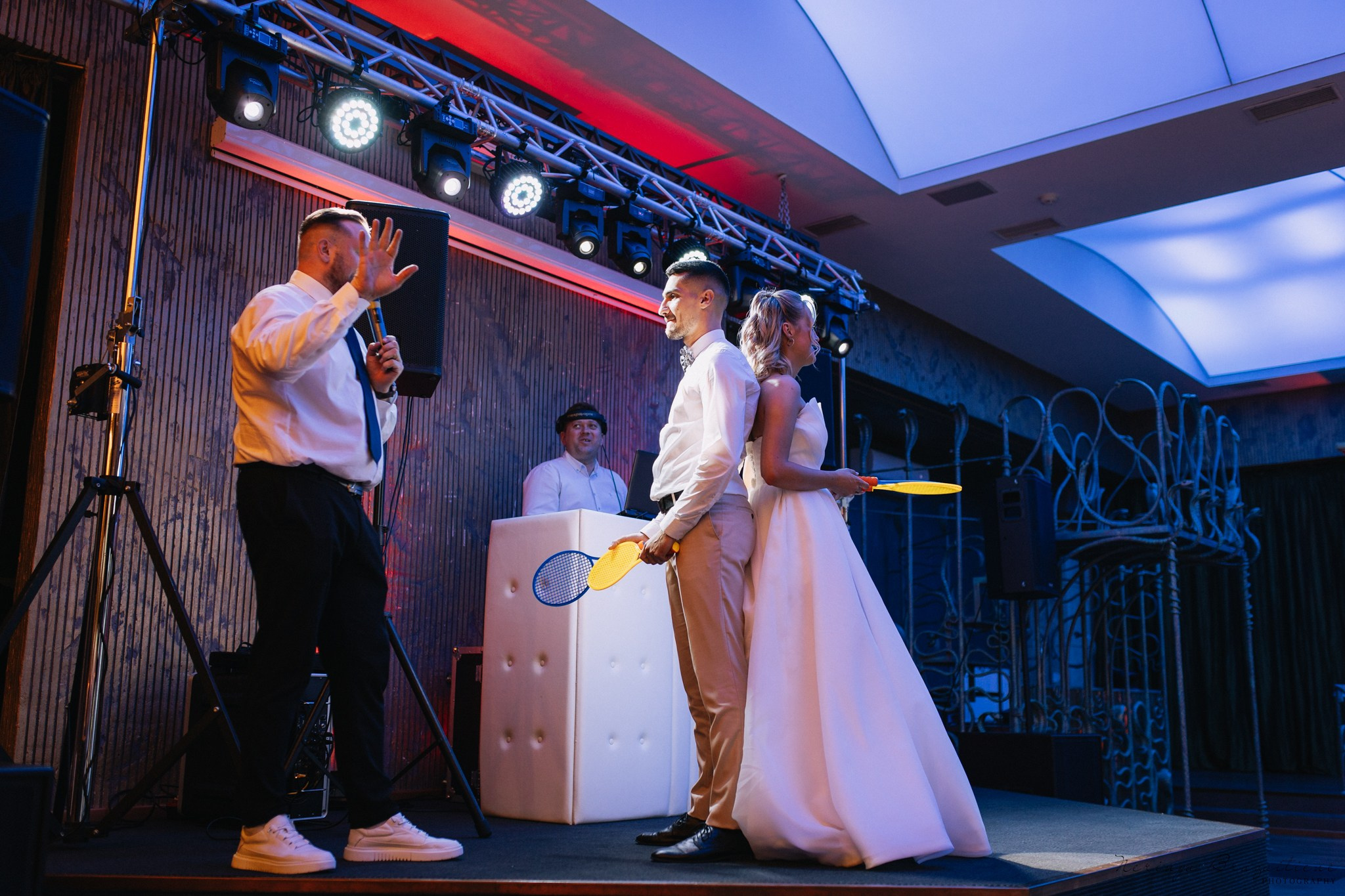 Vestuvinė fotosesija Kaune, Vienybės aikštėje, prie Lietuvos banko