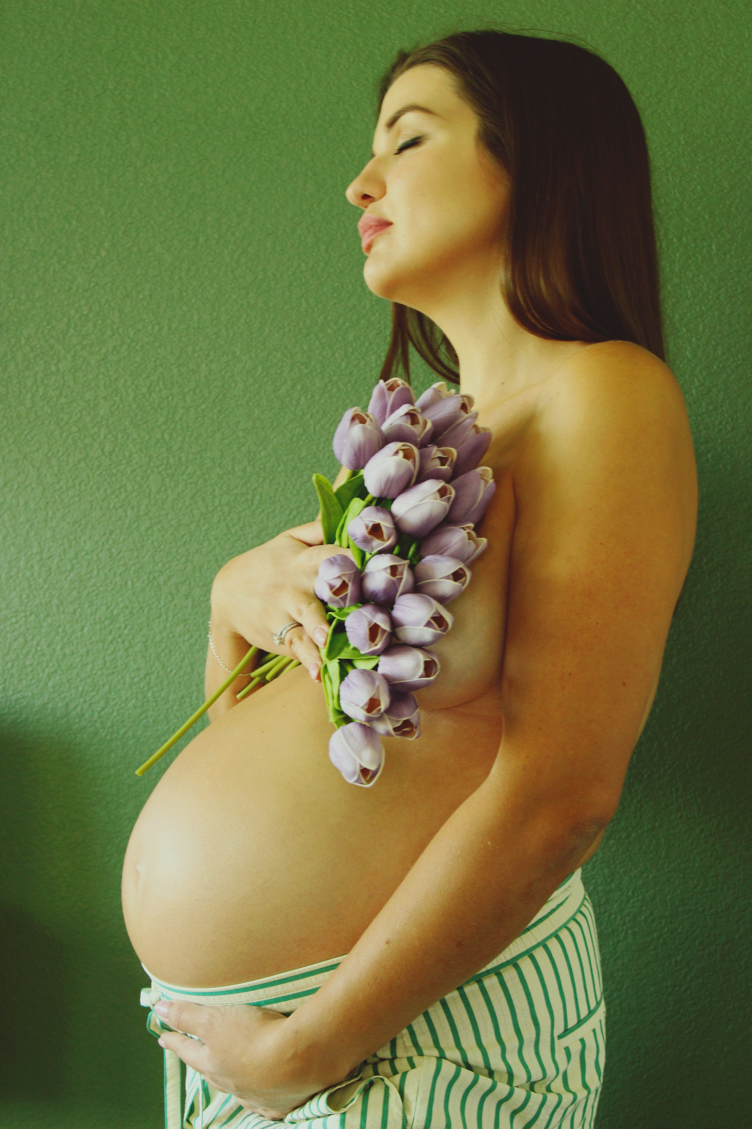 Maternity, Family & Pregnancy Photoshoot at Home. Lana Petrychenko — Portrait & Family Photographer. Valencia, Spain