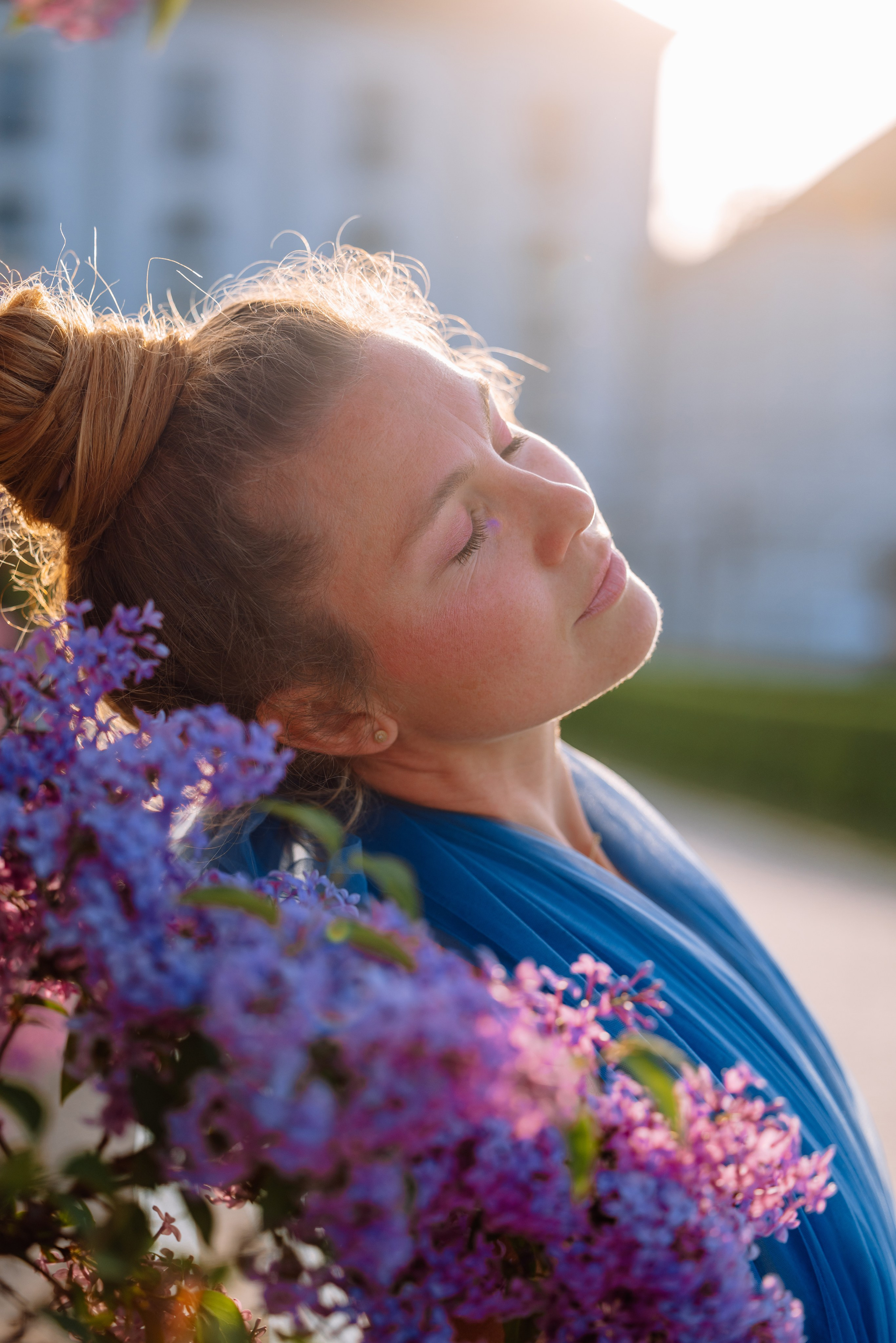 Wenn der Flieder beim Schloss Nymphenburg blüht. Hochzeitsfotograf München Taufe Familienfotograf Tanja Mauke