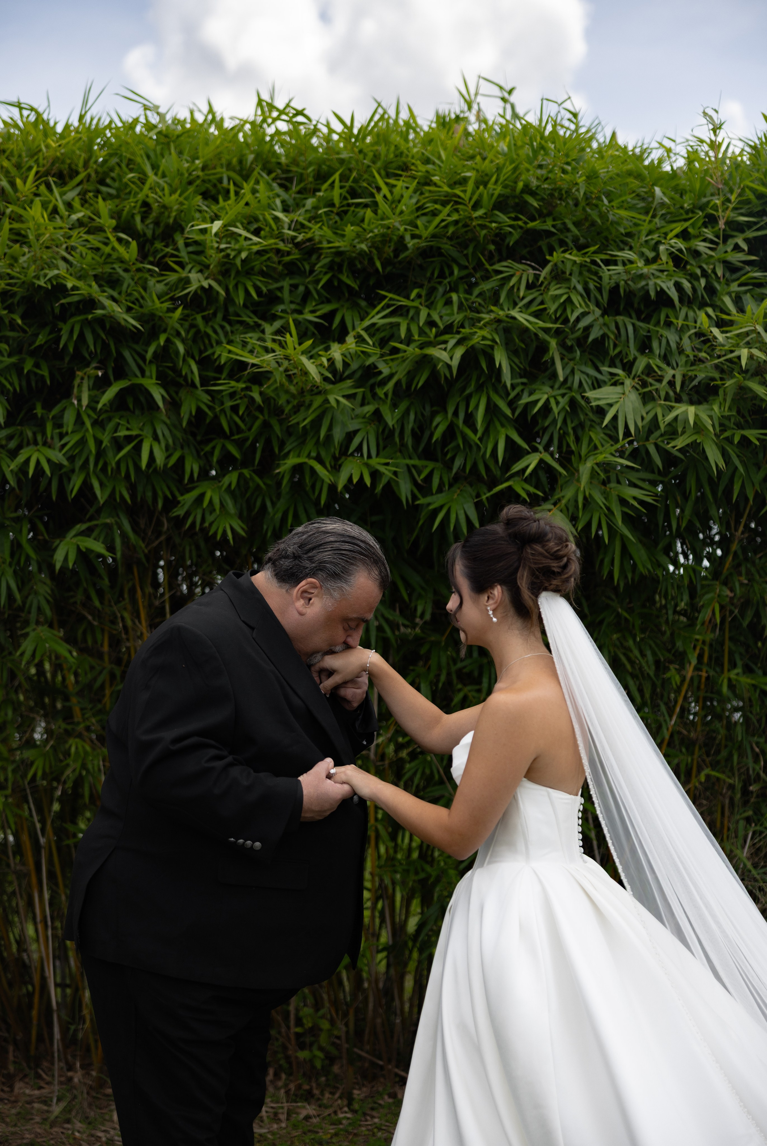 Alexsa and Robert. Ever After Farm Peach. Photographer Anastasia Nagibina