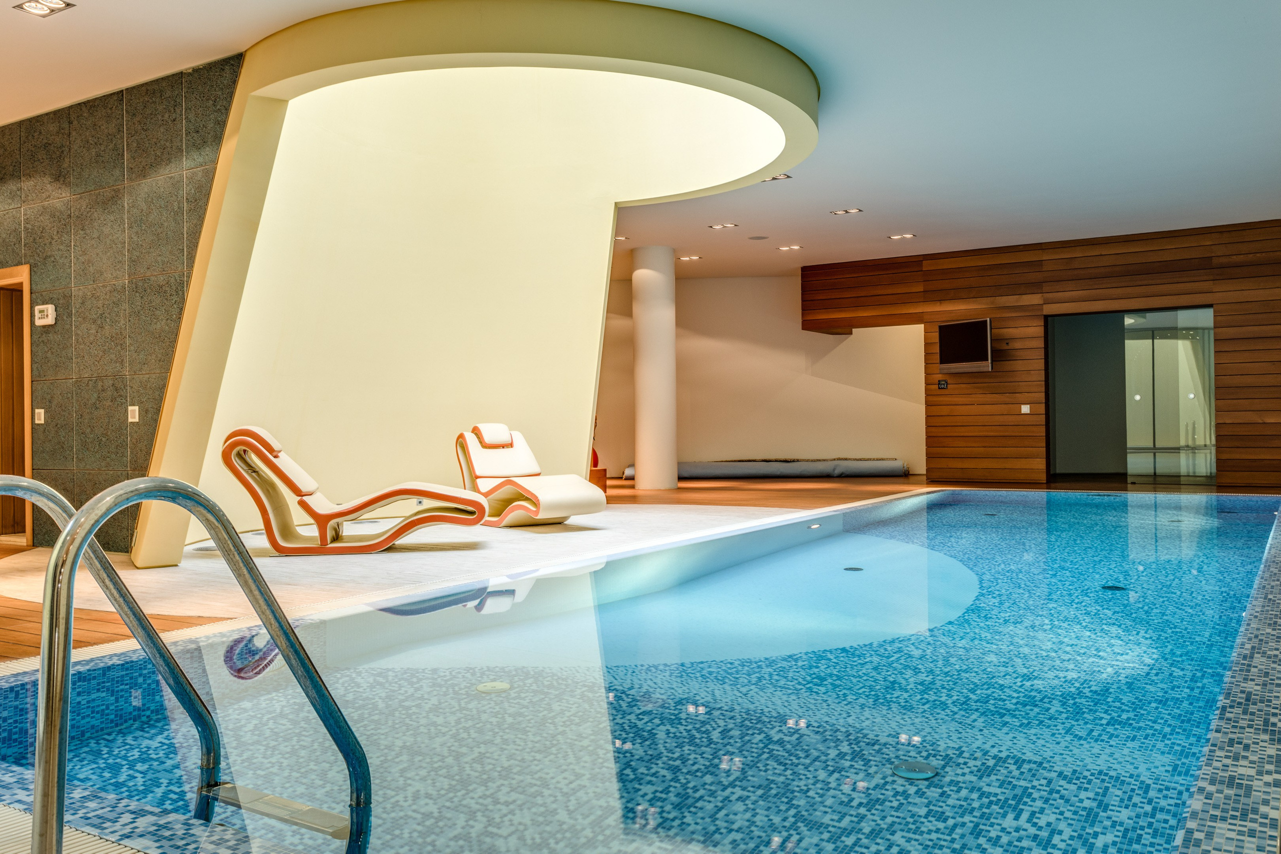 Частный дом с бассейном. Андрей Дунин | Предметная, портретная и интерьерная съёмка