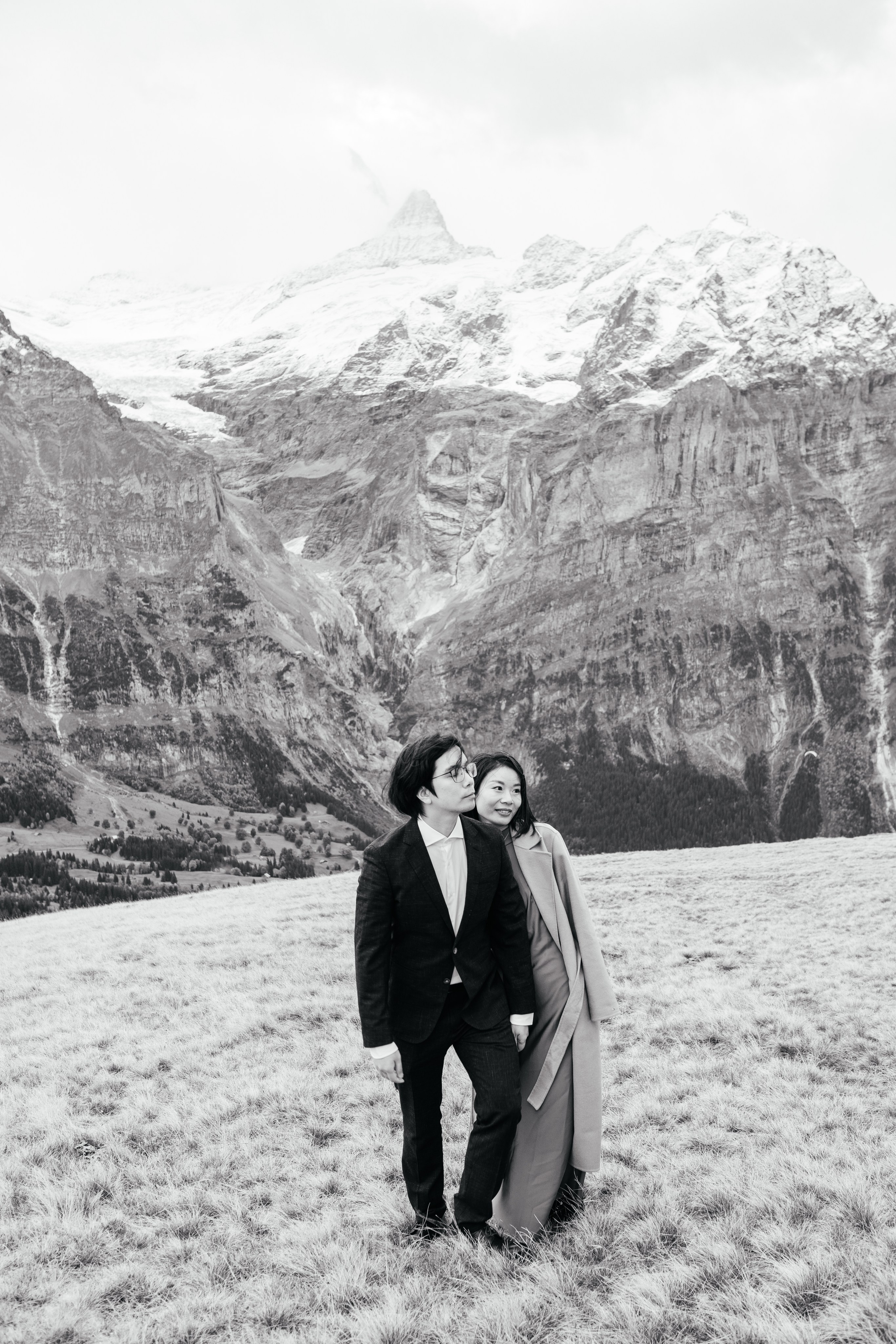 Kaiwen & Xiaoming Grindelwald, Switzerland. I am Elena Altendorfer. Wedding photographer in Zurich and Switzerland