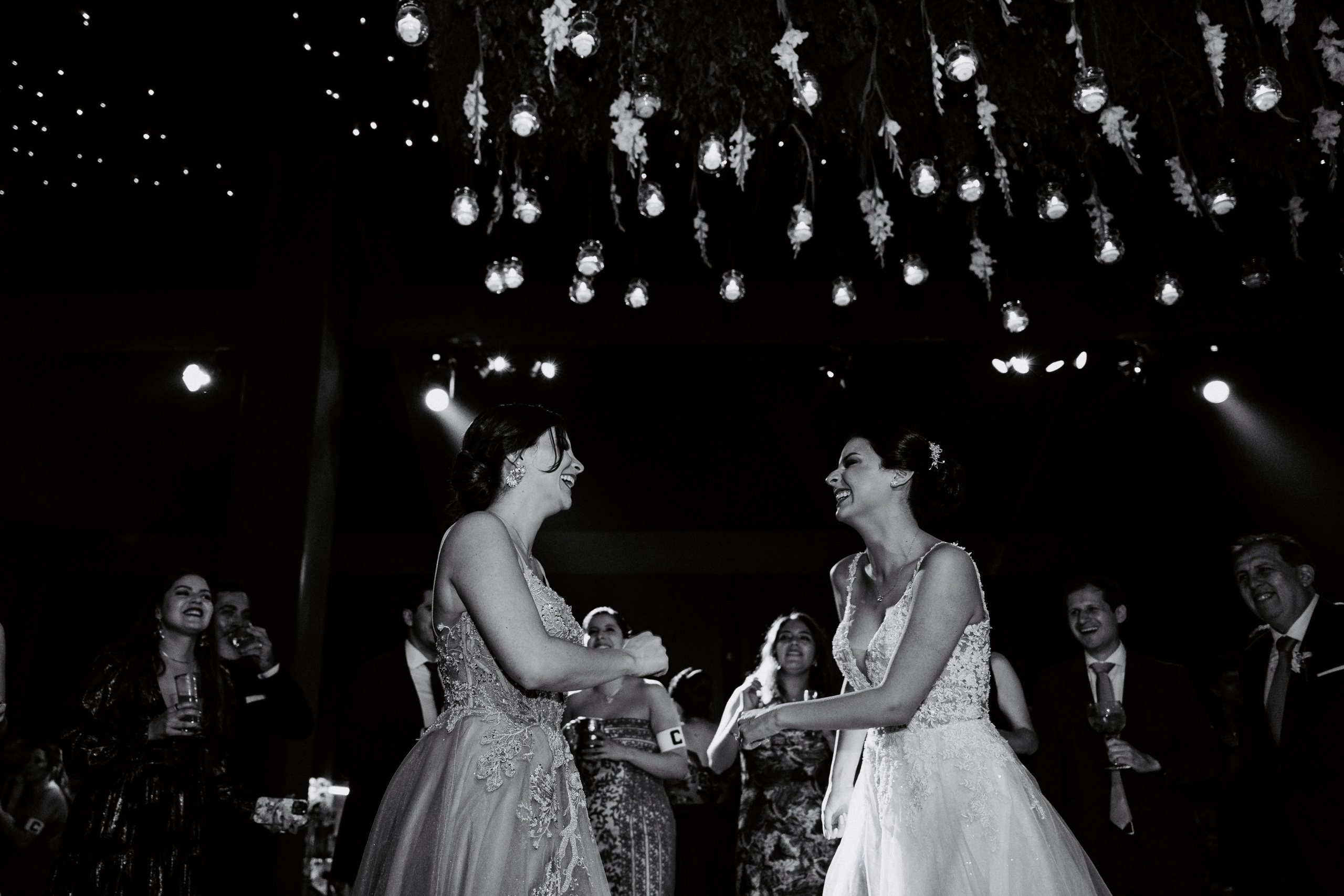 Un vistazo a la fiesta. Fotógrafo de Bodas en Lima | Ronhy Altamirano. Fotografía narrativa y cinematográfica para bodas, quinceañeras y eventos exclusivos