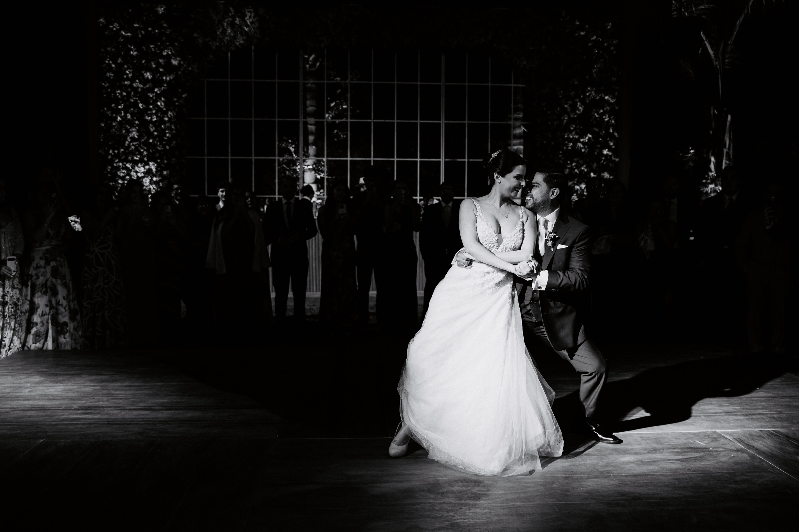Un vistazo a la fiesta. Fotógrafo de Bodas en Lima | Ronhy Altamirano. Fotografía narrativa y cinematográfica para bodas, quinceañeras y eventos exclusivos