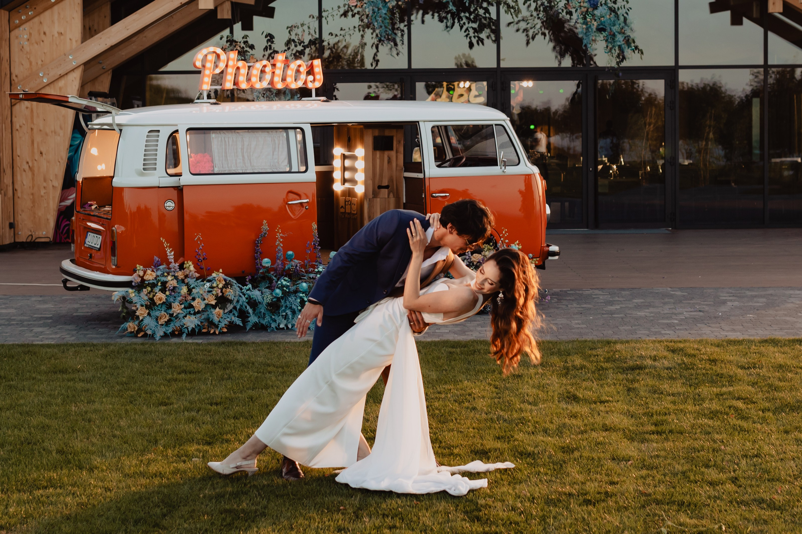 Fotograf de nunta — documenting your love story with a touch of editorial — wedding photographer