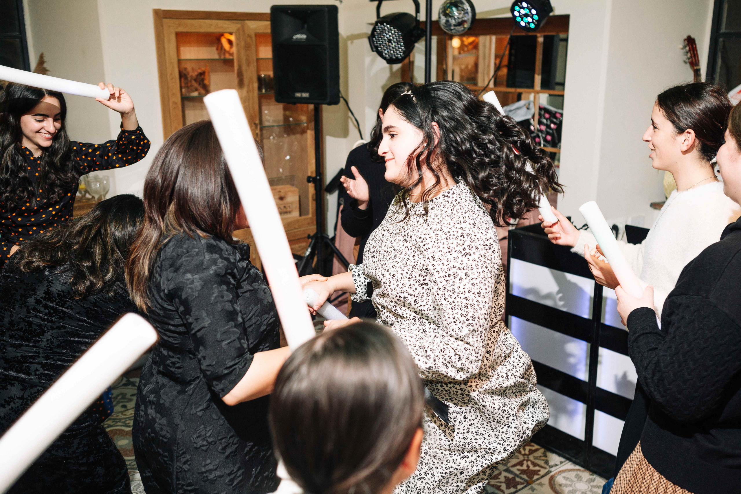 PARTY IN A RESTAURANT WITH THE WHOLE FAMILY. Https://shi-photo.com/