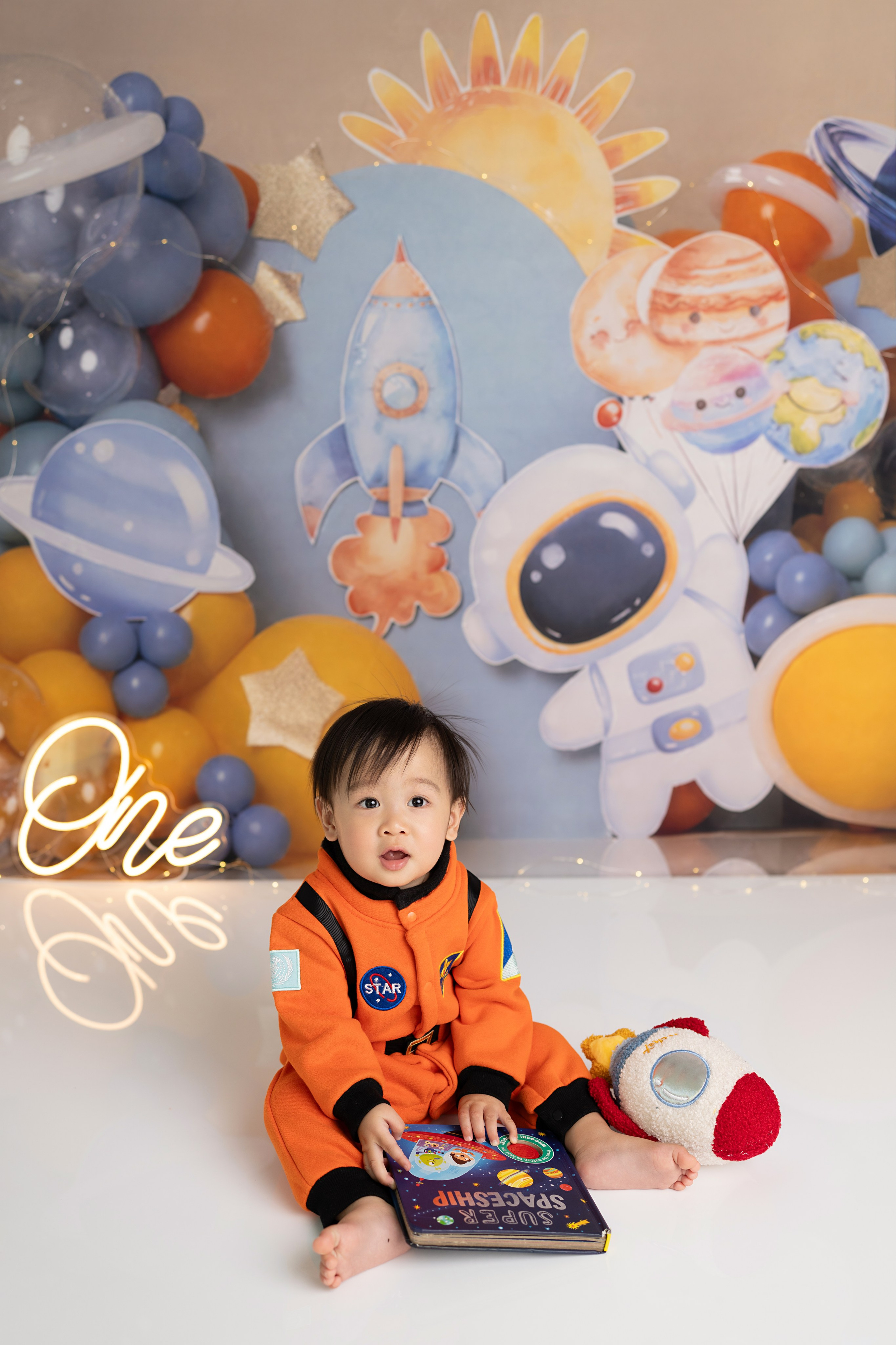 CAKE SMASH PHOTOGRAPHY. Newborn, Sitter and Cake Smash Photographer in Doha, Qatar