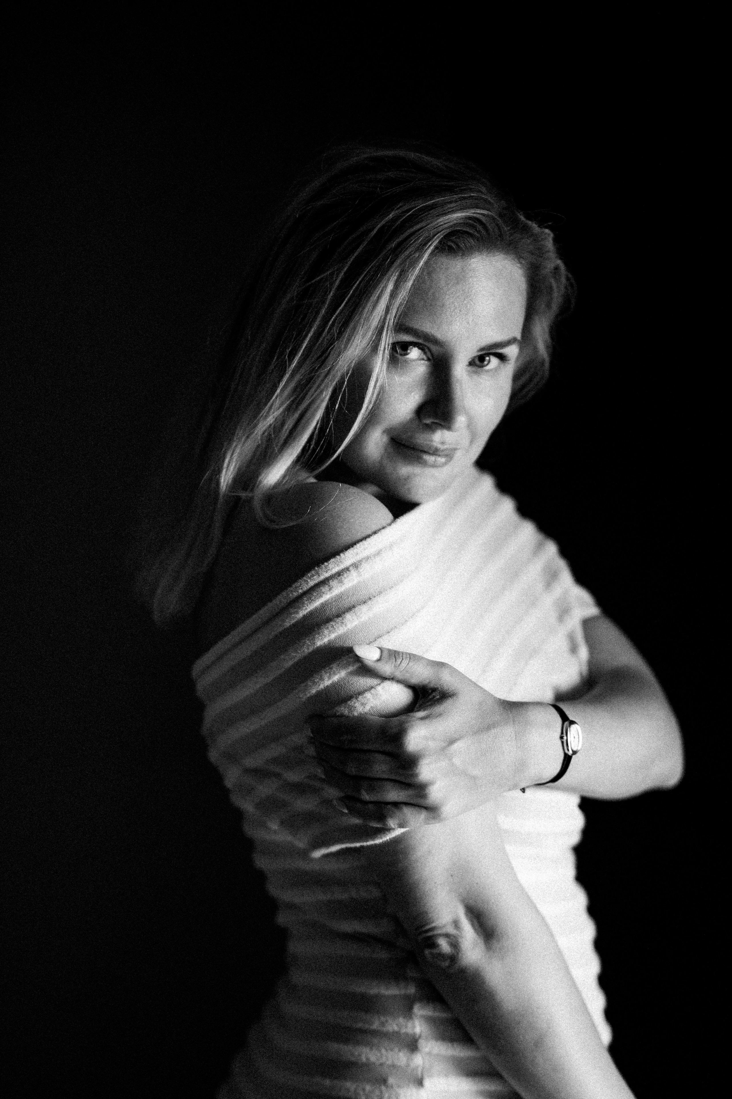 O. Rawnoir- Portrait photography by Daria Paliy.Timeless black&white portraits of women in NYC area